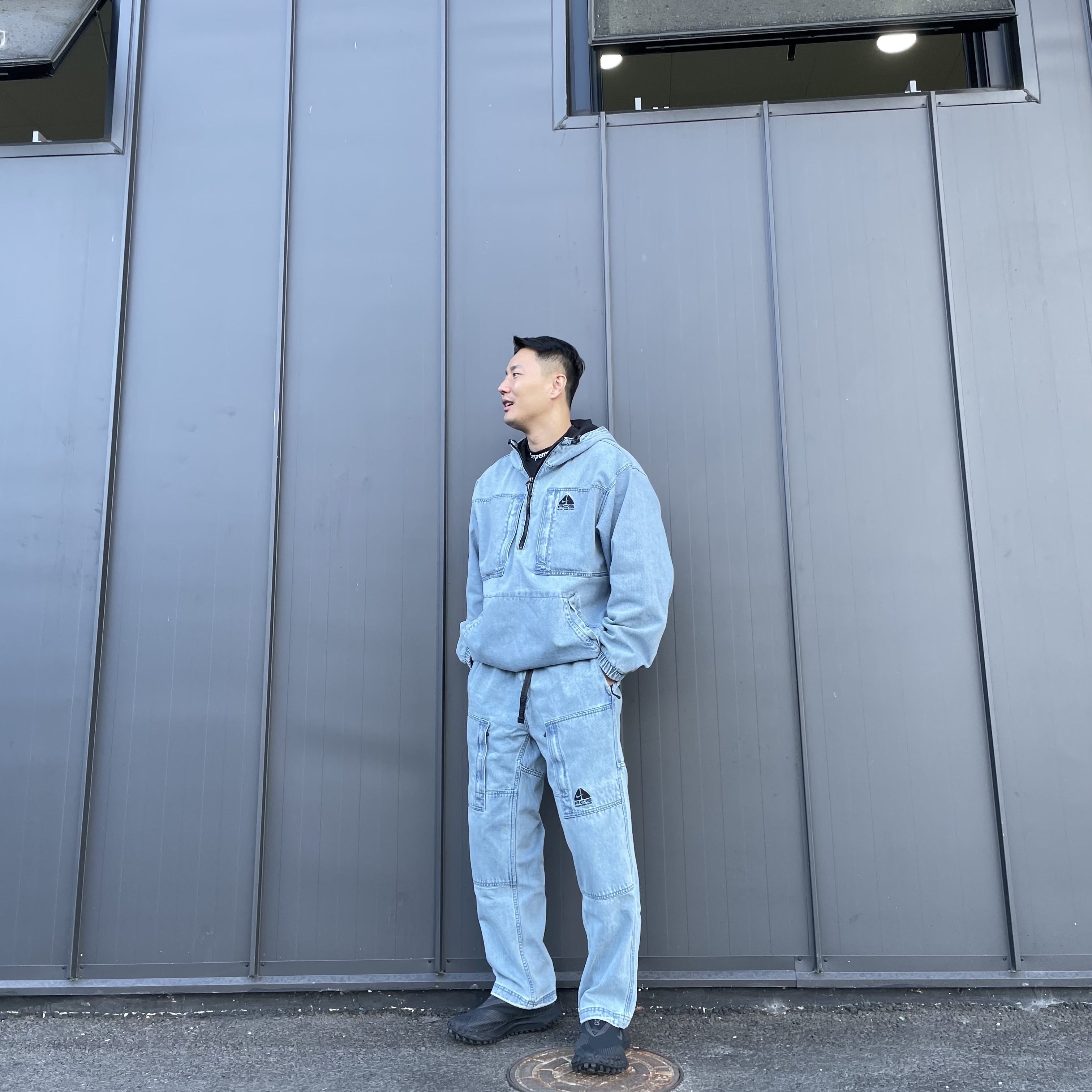 Supreme x Nike ACG Denim Pullover Washed Blue - 22FW, Nike ACG Mountain Fly Gore-Tex Black and Dark Grey 착용 스타일