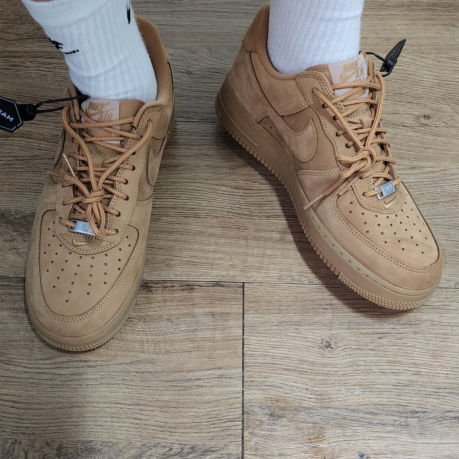 Nike x Supreme Air Force 1 Low Flax 착용 스타일