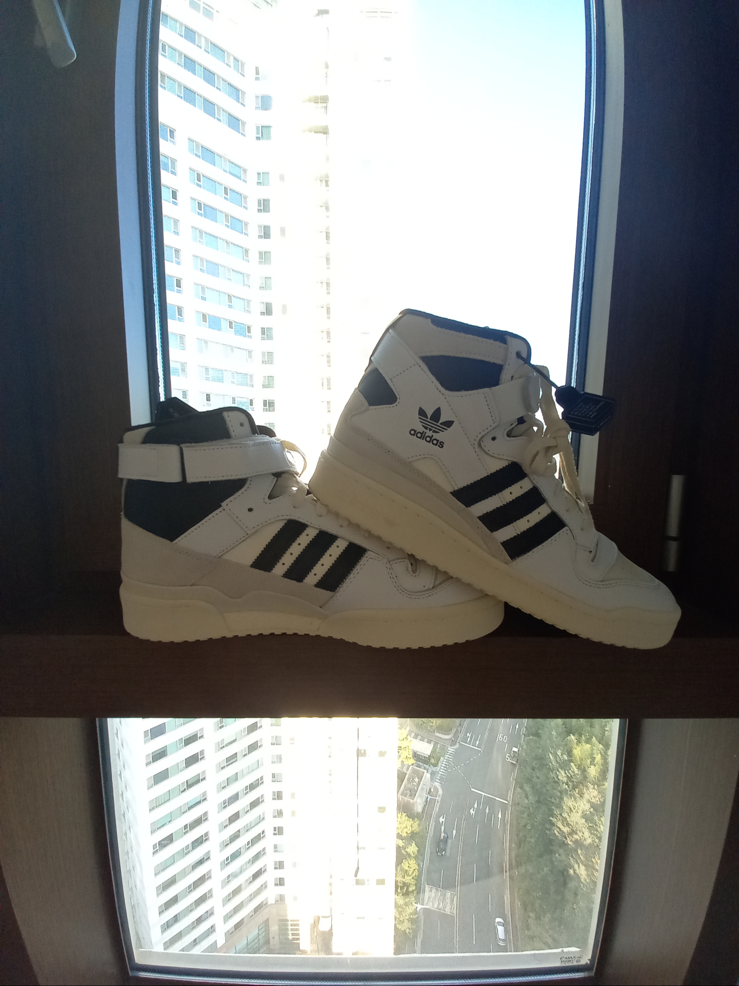 Adidas Forum 84 High Cloud White 착용 스타일 - 3