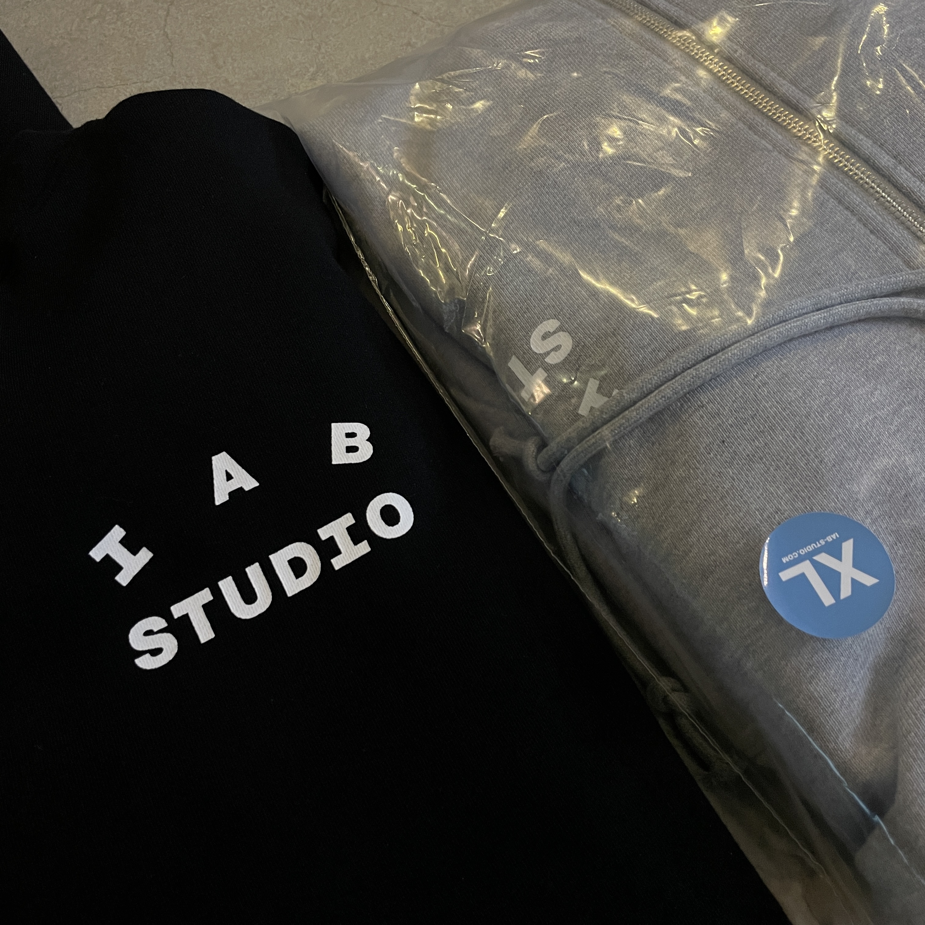 IAB Studio Hoodie Black White, IAB Studio Zip-Up Hoodie Gray - 22FW 착용 스타일