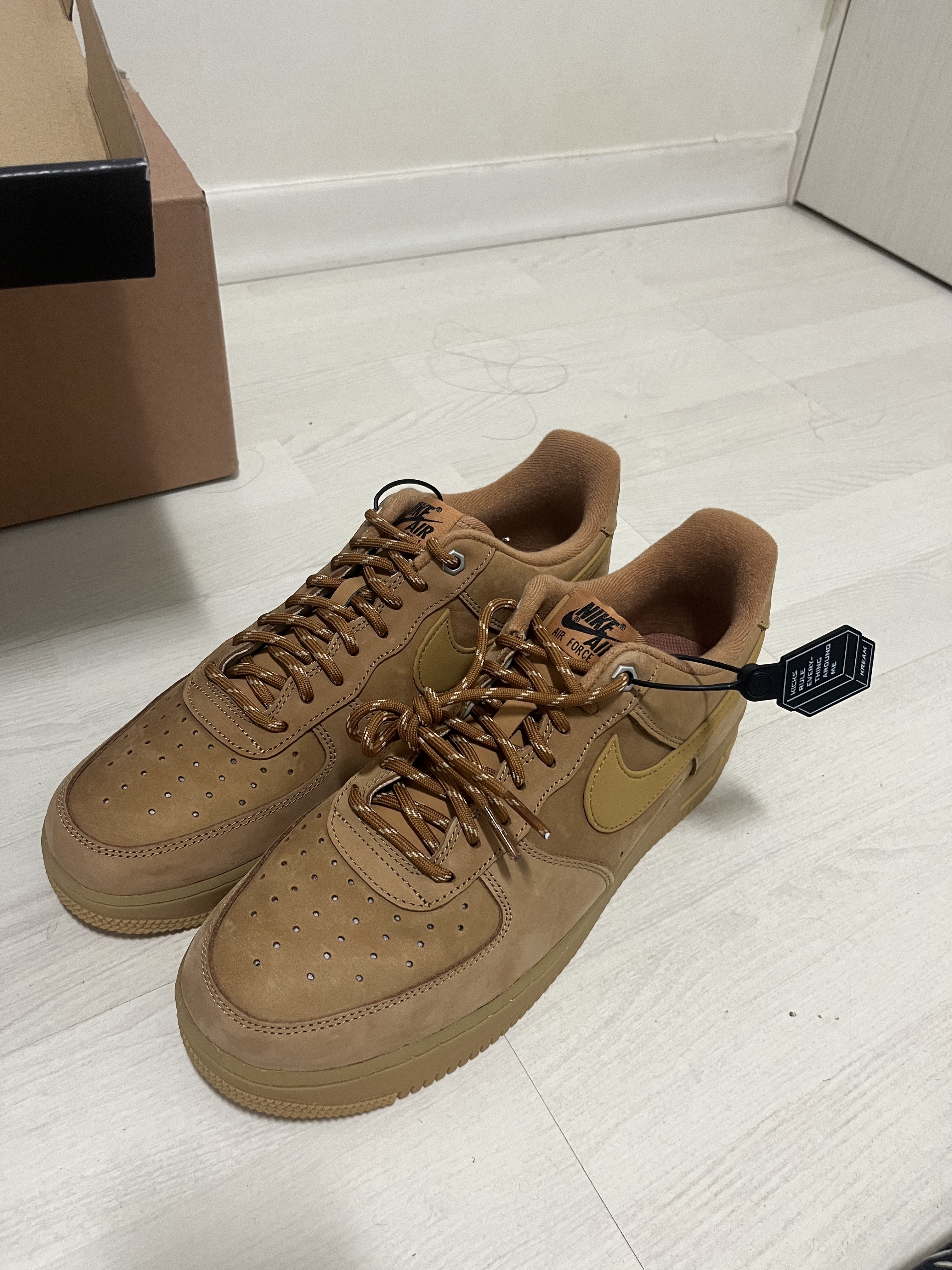 Nike Air Force 1 '07 WB Flax 착용 스타일