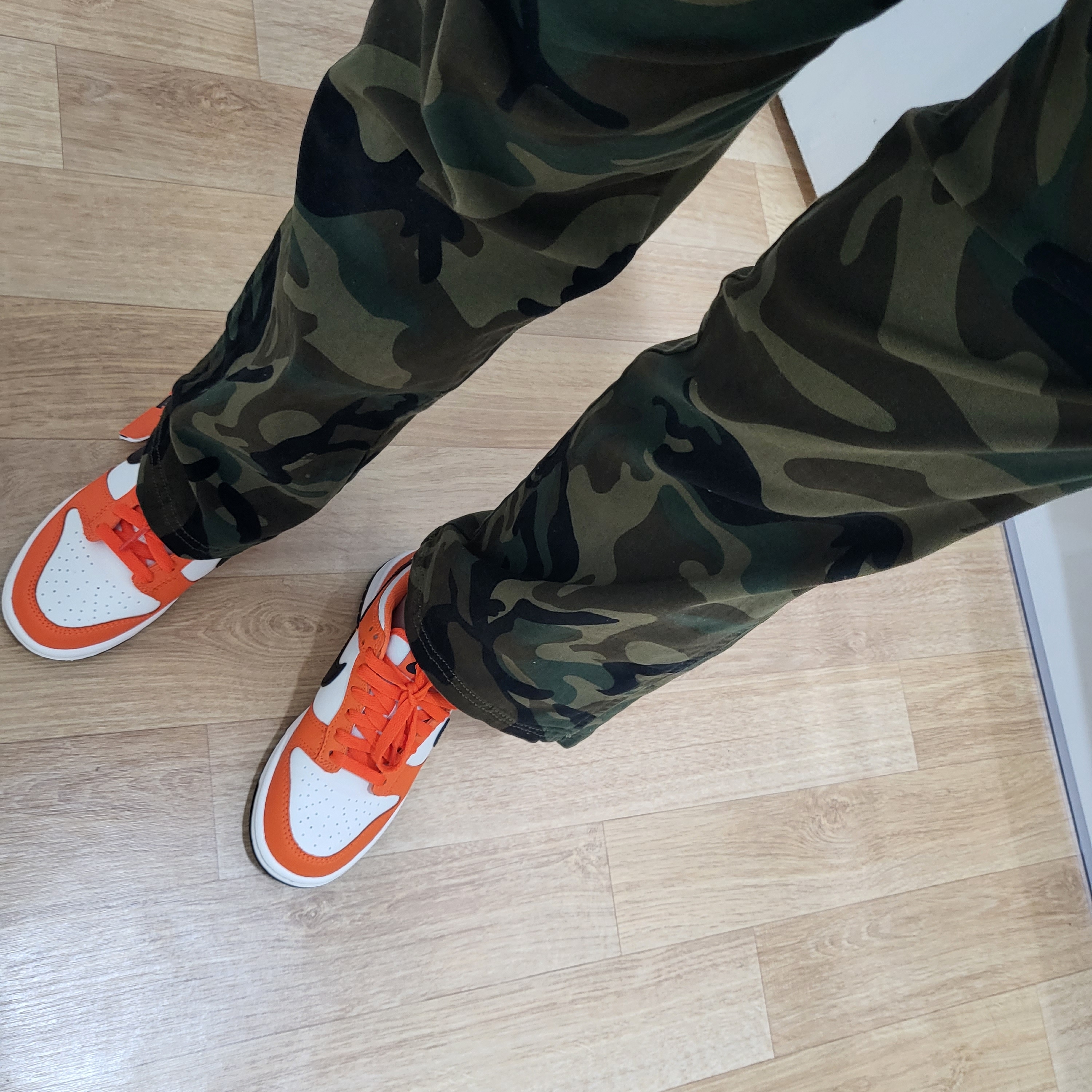 (GS) Nike Dunk Low Safety Orange 착용 스타일 - 1