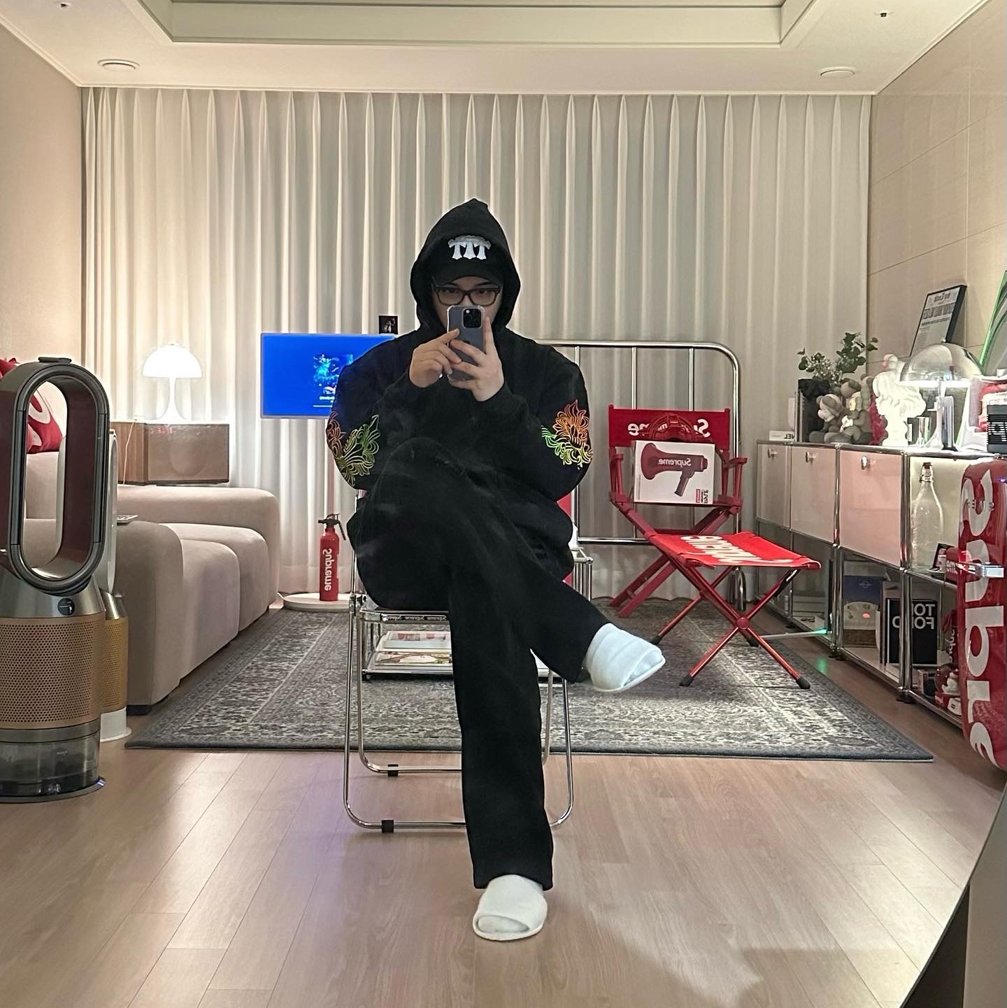 Chrome Hearts Horseshoe Floral Hoodie Black, Supreme x The North Face Smith Rescue Goggle Blue - 22SS 착용 스타일 - 1