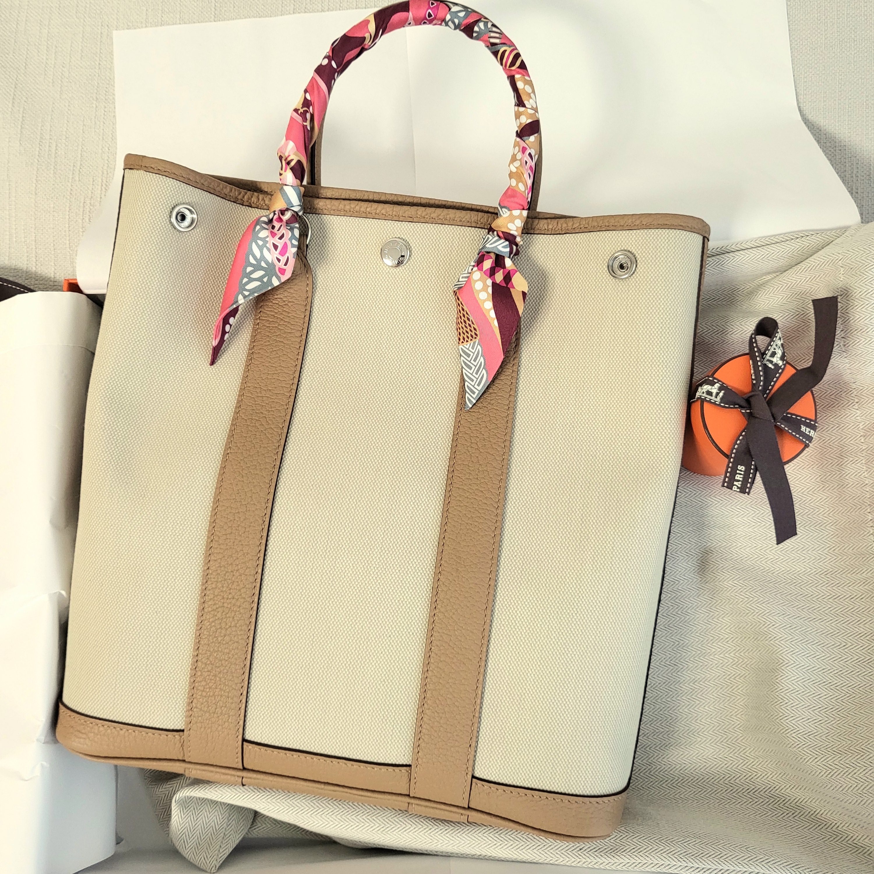 Hermes Garden File 28 Bag Military Canvas & Palladium Beton Gold 착용 스타일