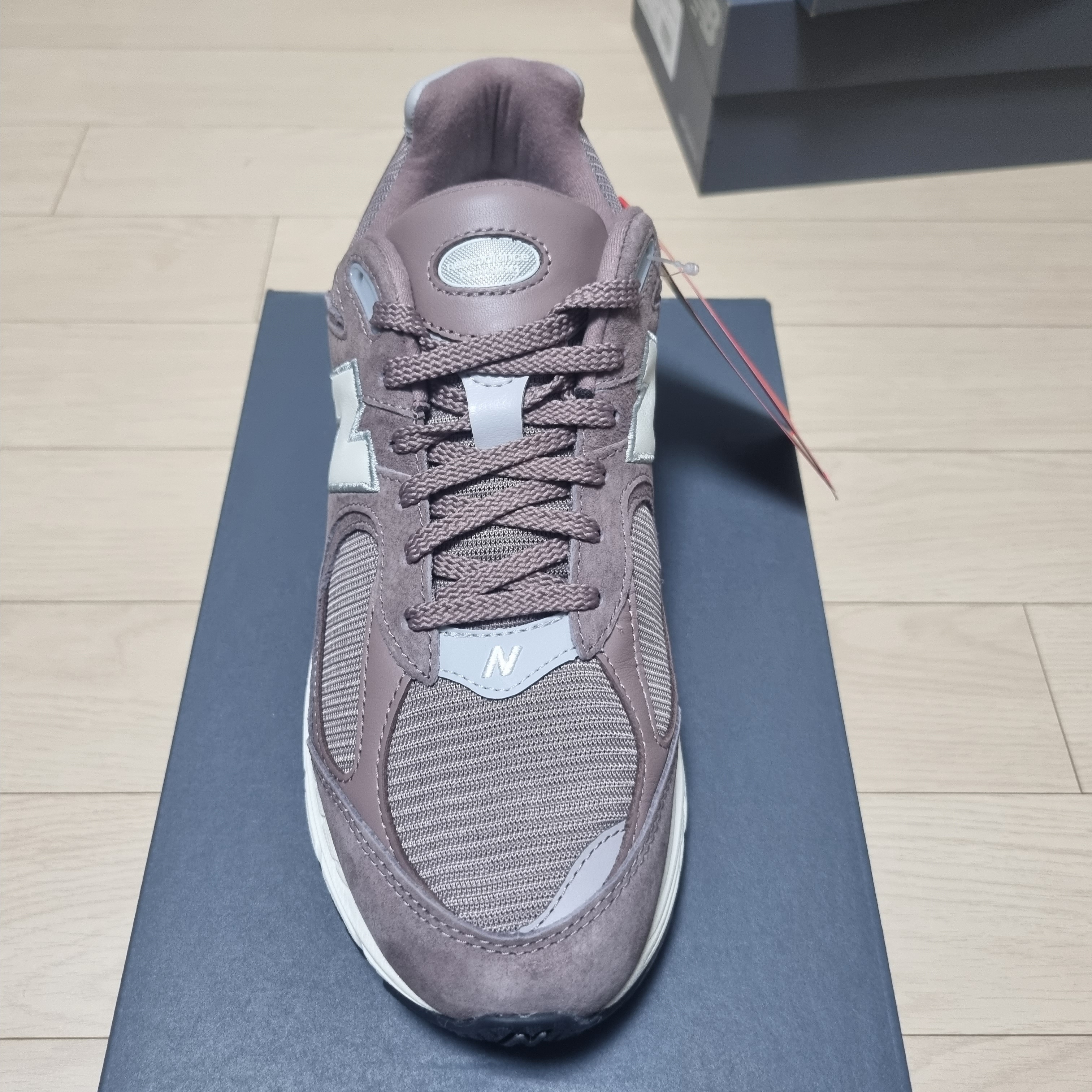 New Balance 2002R Brown - JD Sports Exclusive 착용 스타일 - 3