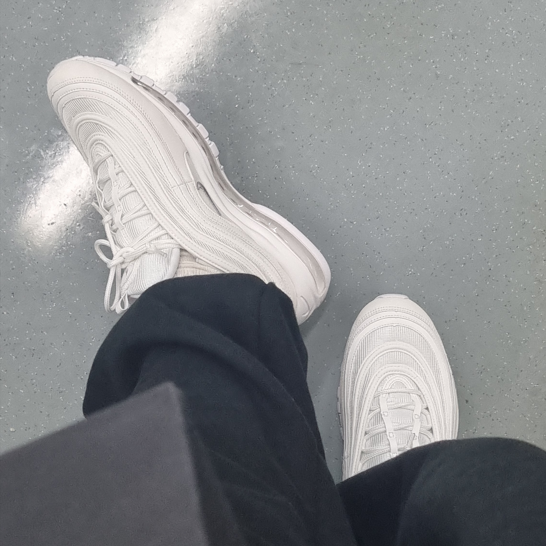Nike Air Max 97 Triple White Wolf Grey 착용 스타일