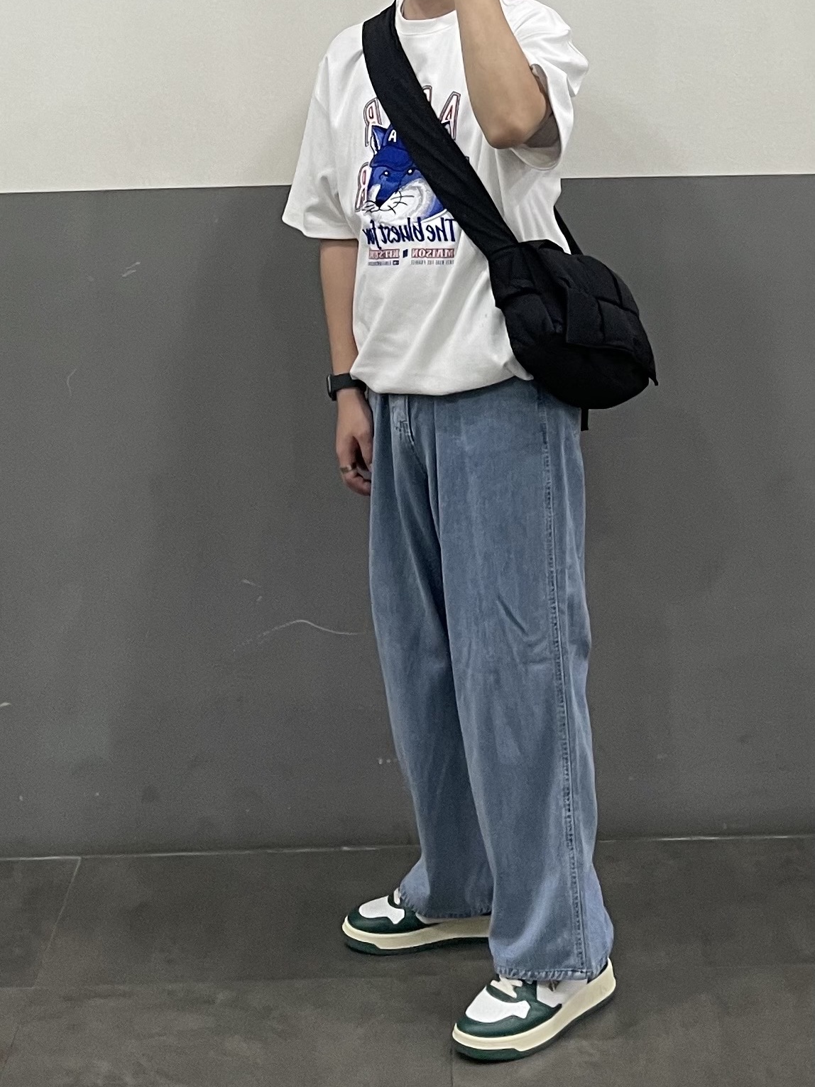 Bottega Veneta Padded Tech Cassette Black, Maison Kitsune x Ader Error The Bluest Fox T-Shirt White 착용 스타일