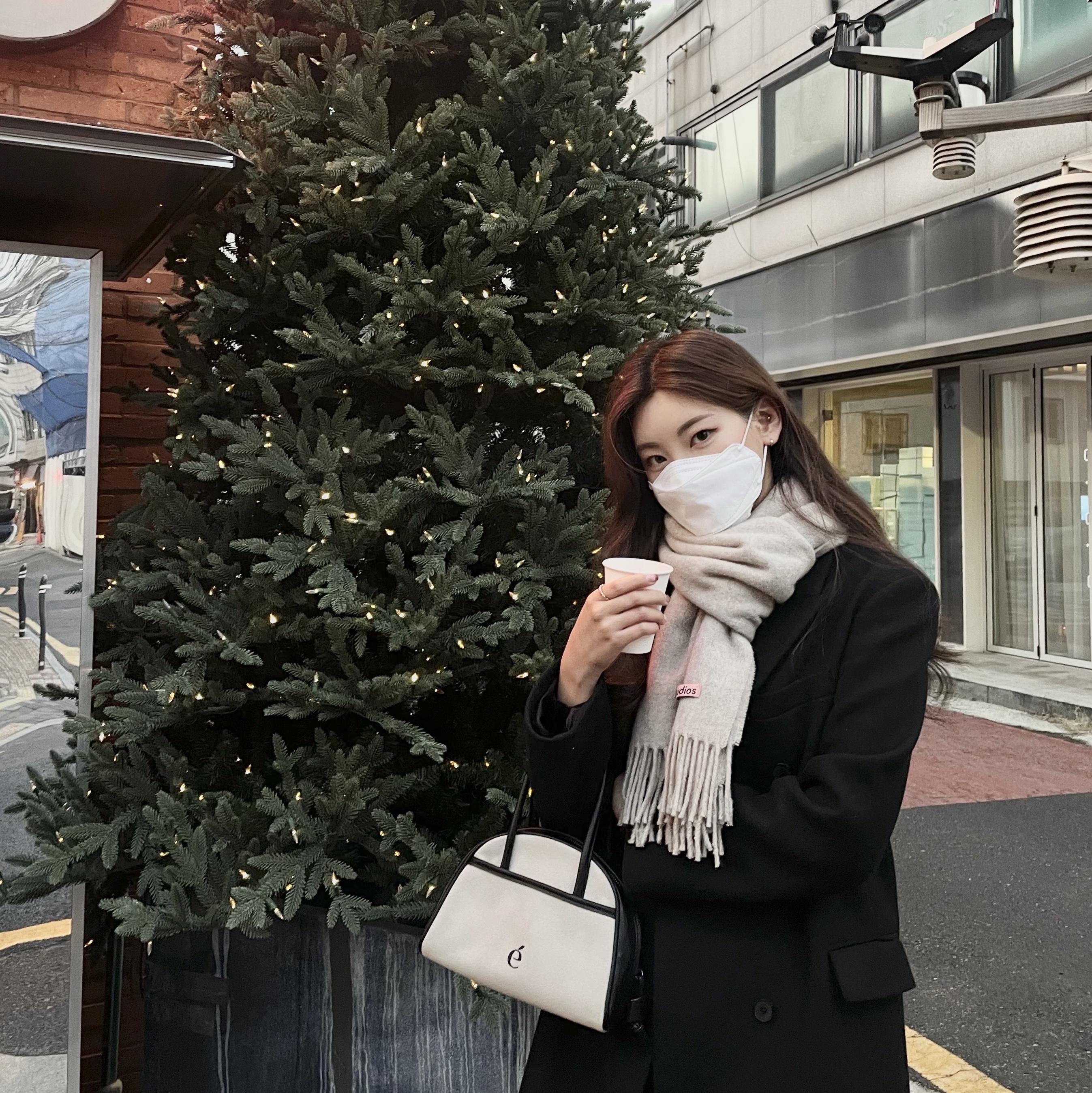 Acne Studios Narrow Wool Fringe Muffler Oatmeal Melange 착용 스타일