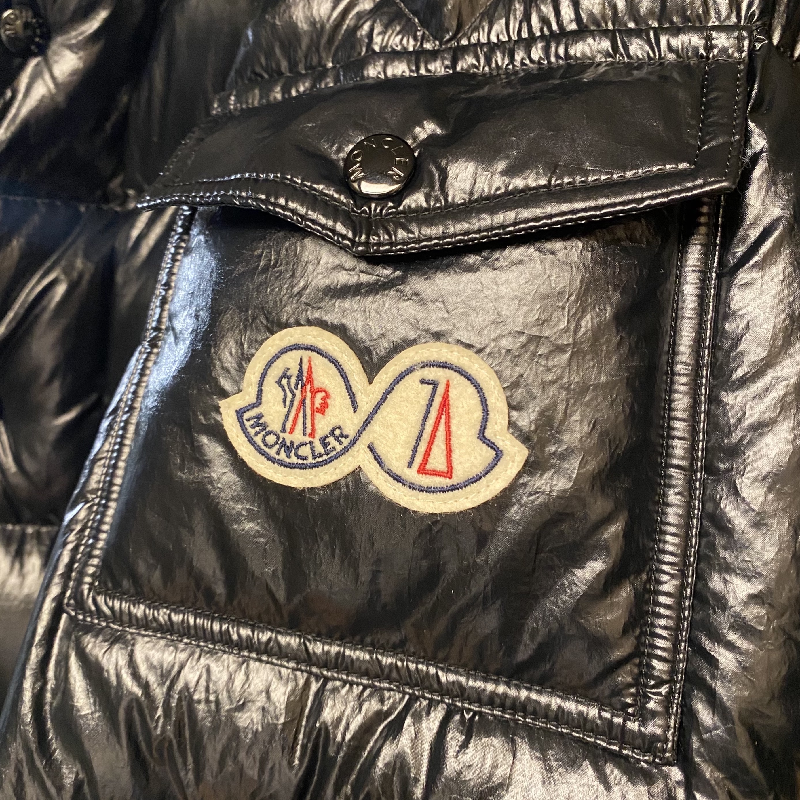 Moncler Maya 70 Short Down Jacket Black - 22FW 착용 스타일