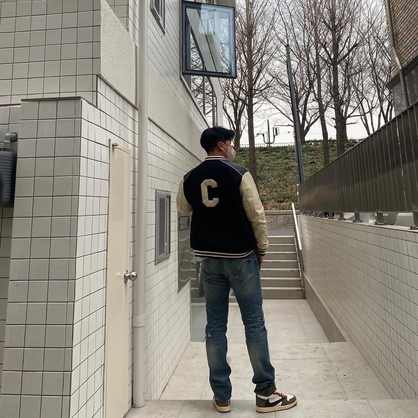 Celine Classic Teddy Jacket in Textured Wool Black, Jordan 1 x Travis Scott Retro High OG SP Mocha 착용 스타일 - 2