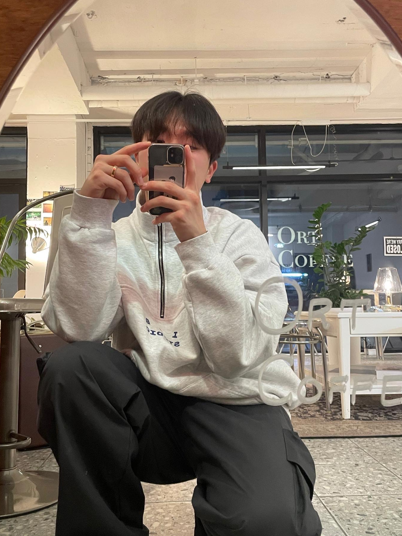 IAB Studio Half Zip Pullover Light Gray 착용 스타일 - 1