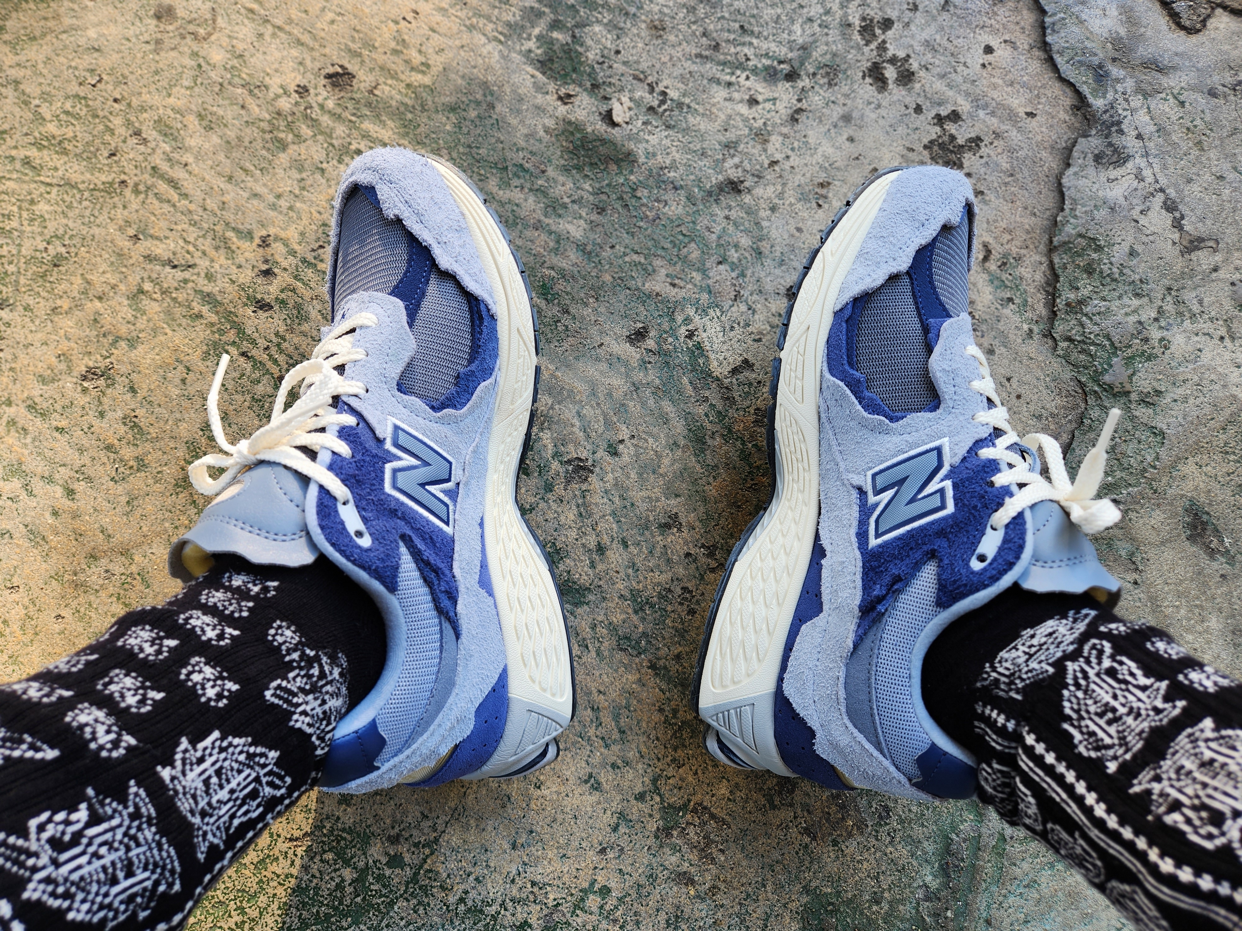 New Balance 2002R Protection Pack Purple 착용 스타일 - 3