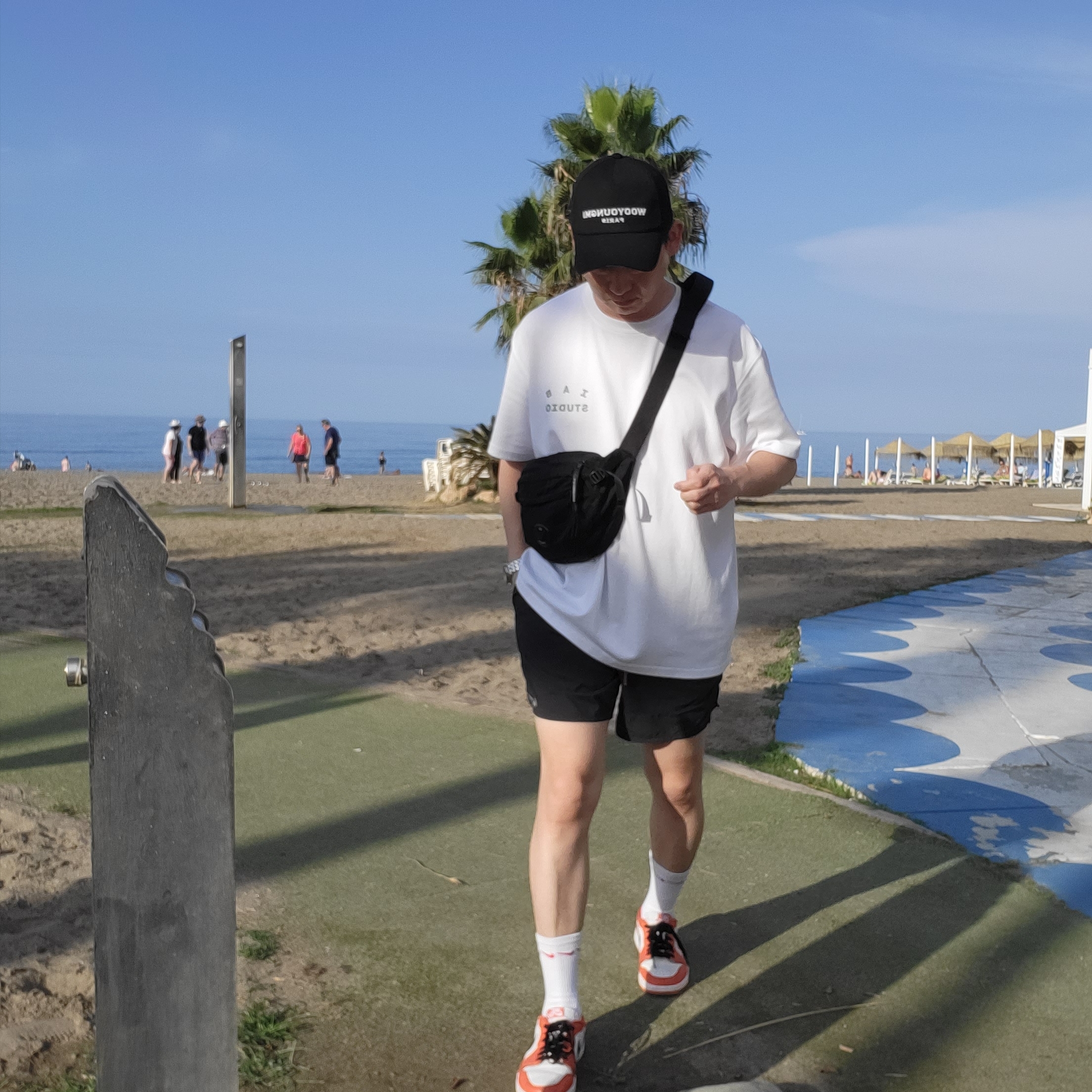 Wooyoungmi White Embroidered Logo Ball Cap Black, C.P. Company Nylon B Crossbody Pack Black - 22SS 착용 스타일