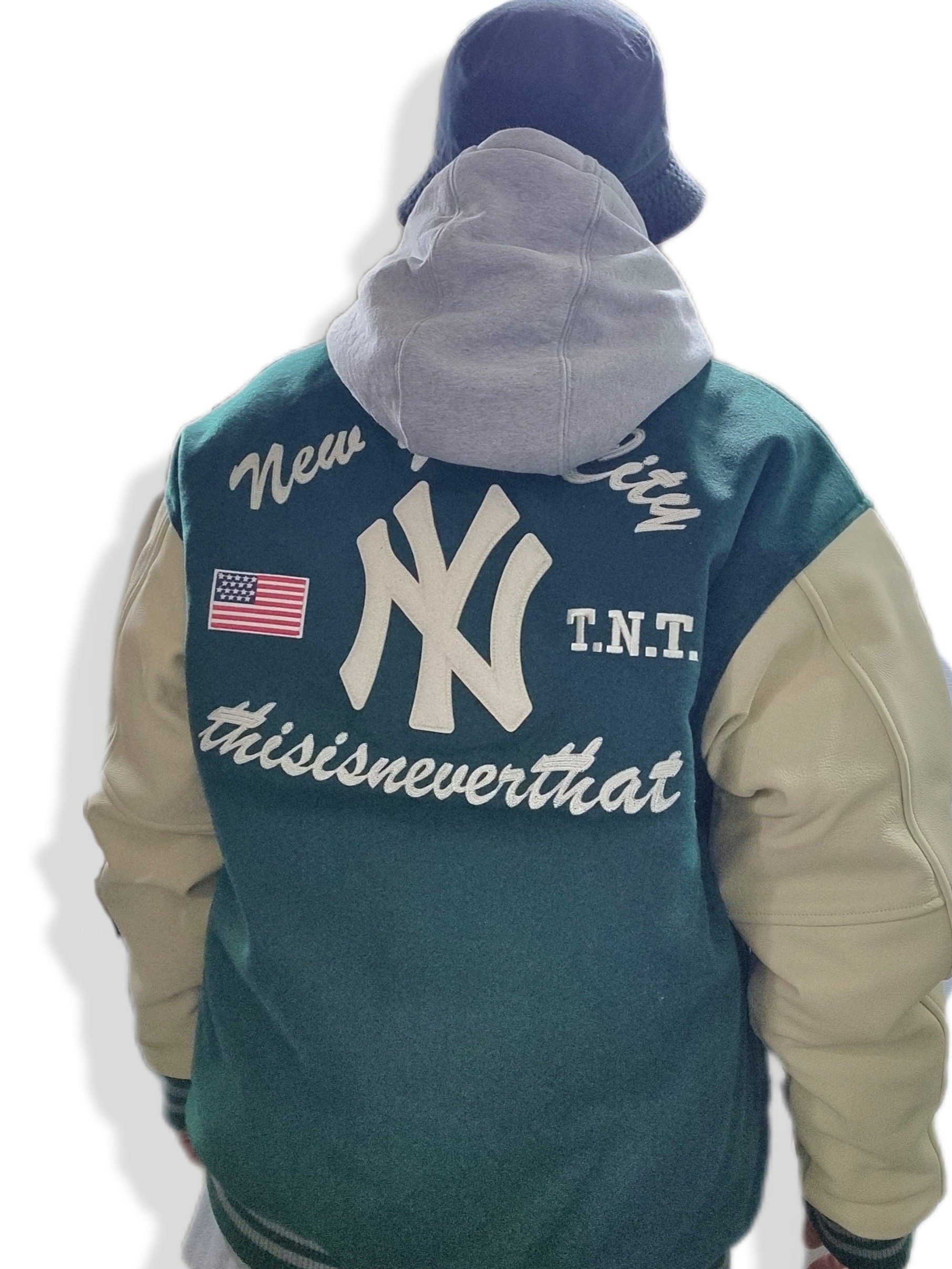 Thisisneverthat x New Era x MLB New York Yankees Varsity Jacket Dark Green, Nike NRG Solo Swoosh Fleece Hoodie Dark Grey Heather - US/EU 착용 스타일 - 2