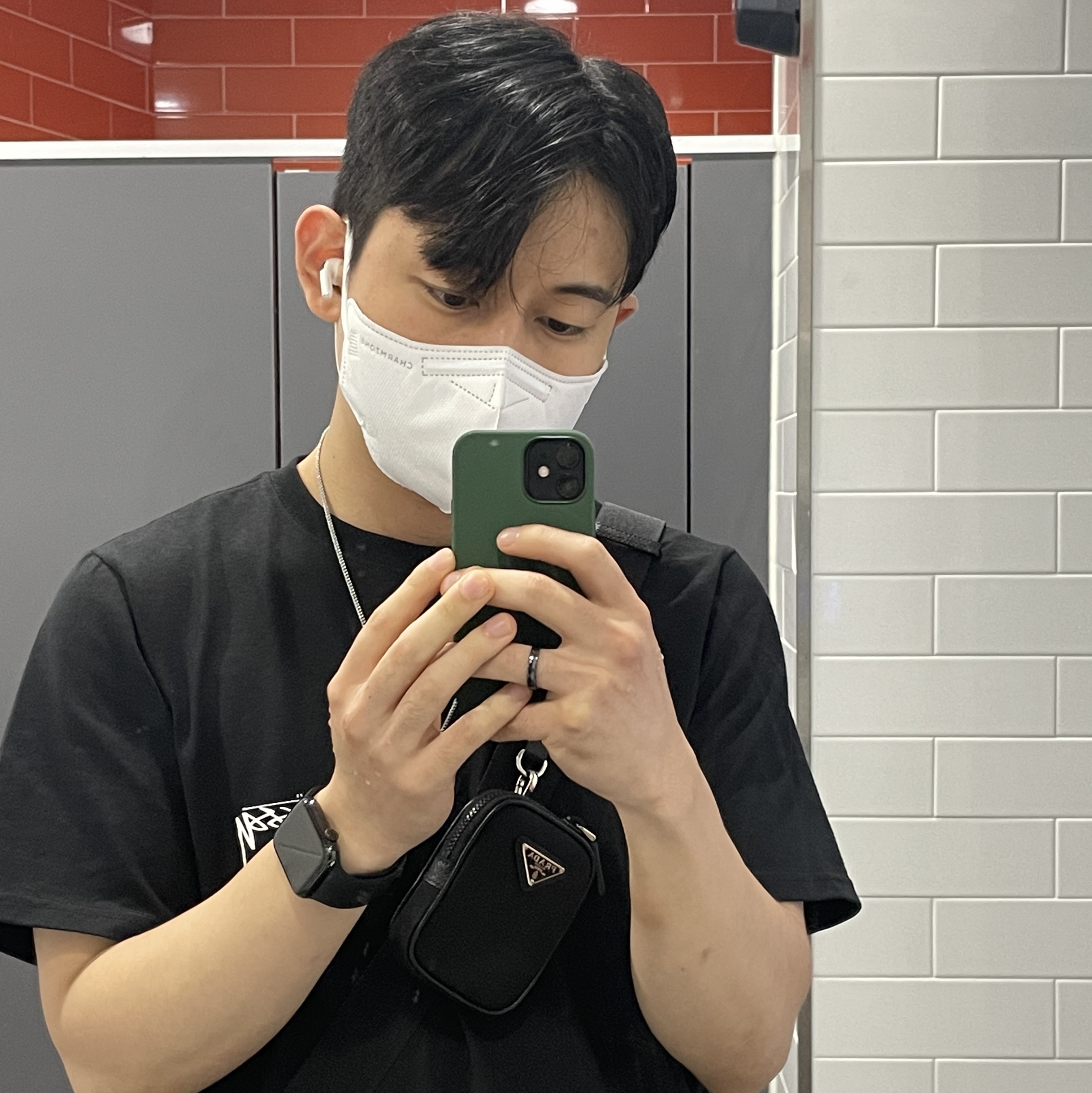 Prada Re-Nylon and Saffiano Leather Shoulder Bag Black, Stussy Modern Age T-Shirt Black 착용 스타일