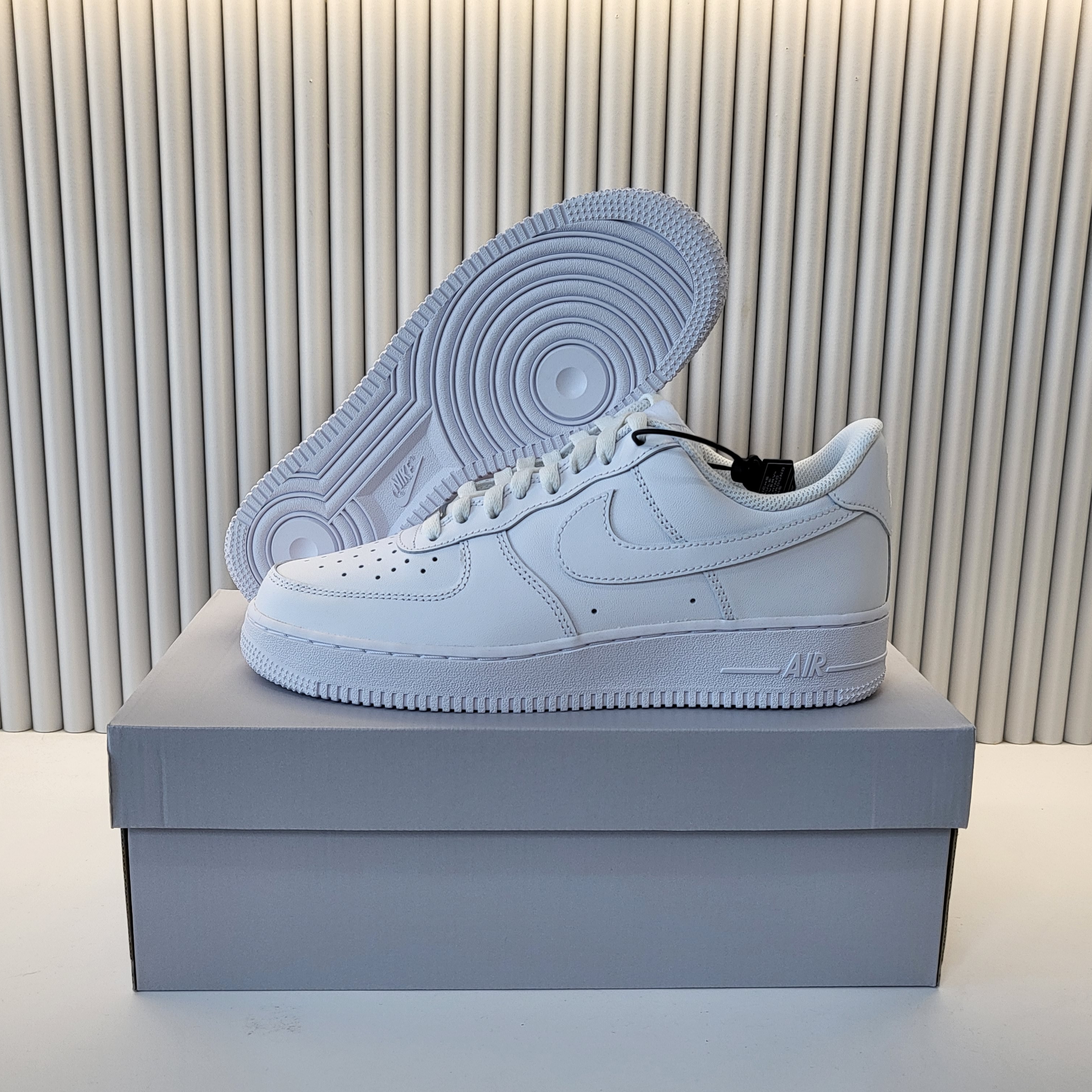 Nike Air Force 1 '07 Low White 착용 스타일 - 1