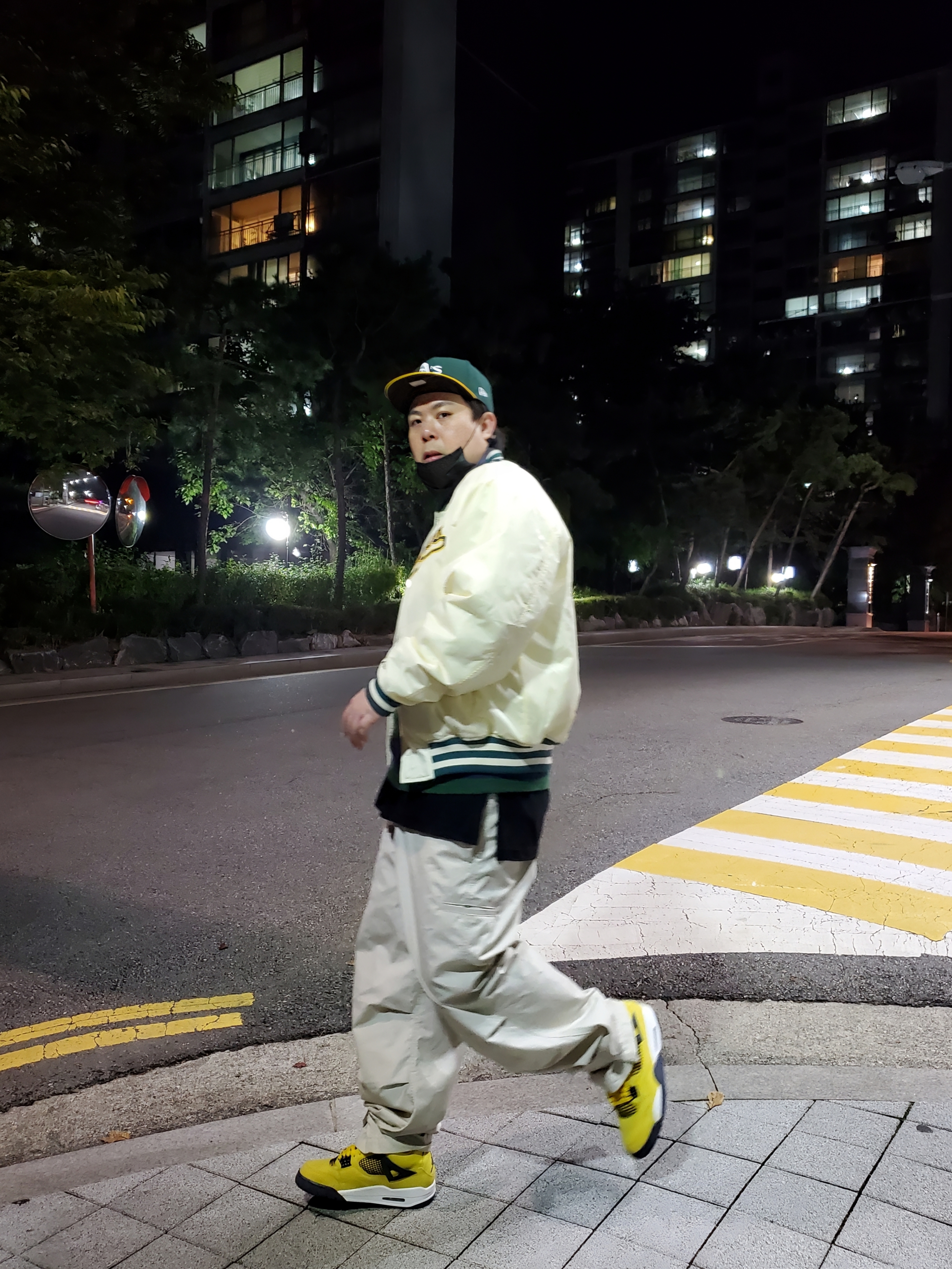Jordan 4 Retro Tour Yellow 착용 스타일 - 1