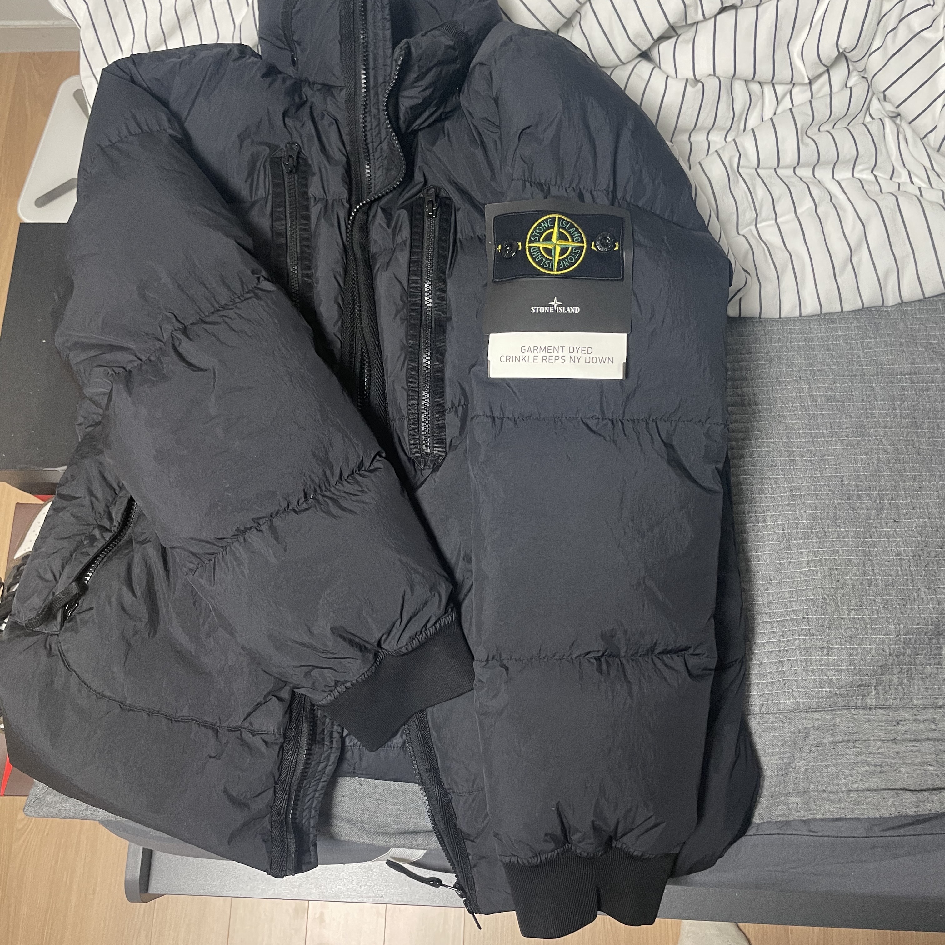 Stone Island 40223 Garment Dyed Crinkle Reps Down Jacket Black - 21FW 착용 스타일