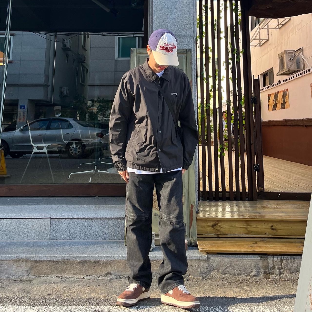 Supreme Shoulder Bag Black - 19FW, Nike Air Force 1 Mid '07 QS Chocolate 착용 스타일 - 1