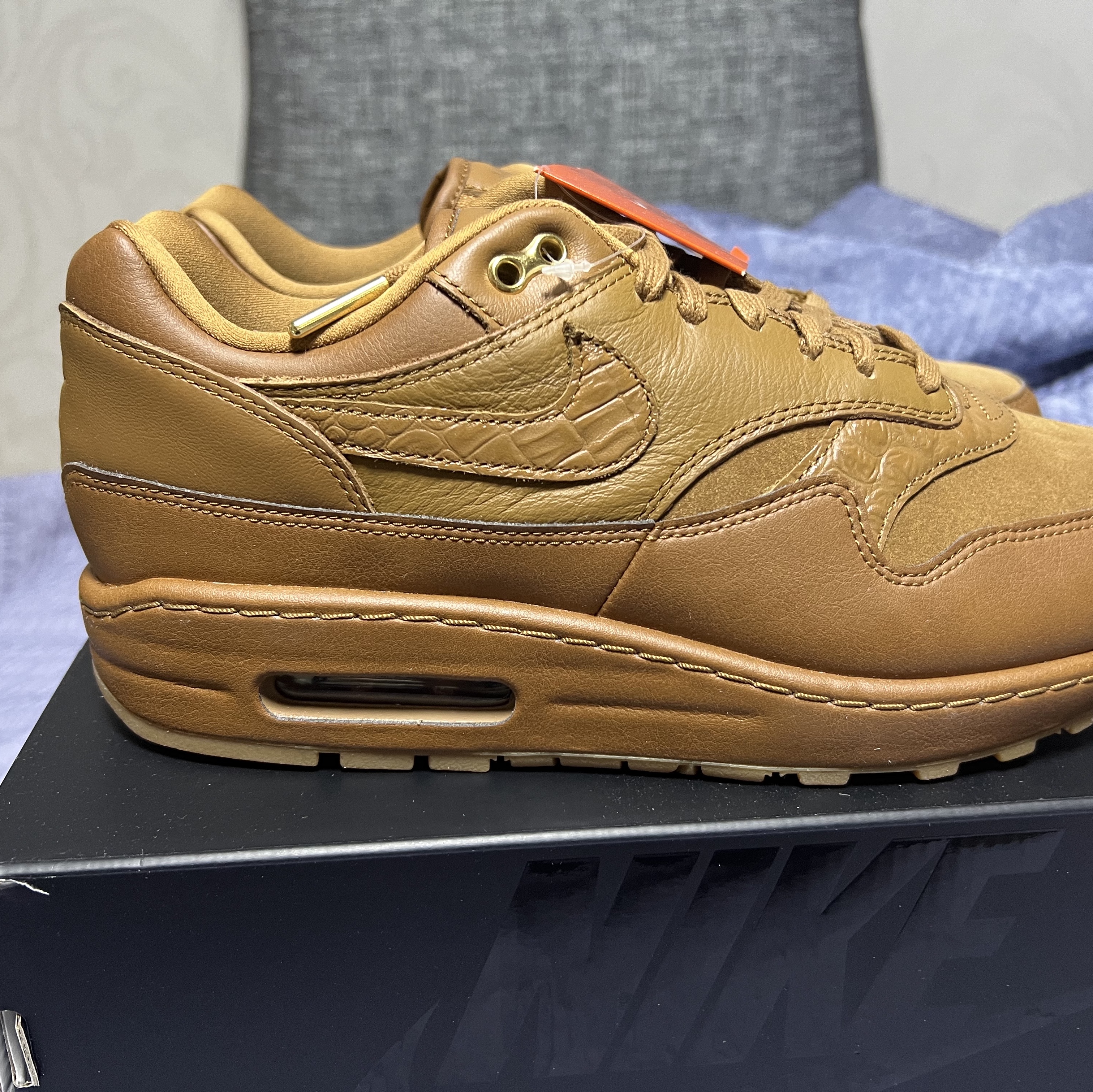 (W) Nike Air Max 1 '87 Luxe Ale Brown 착용 스타일 - 2