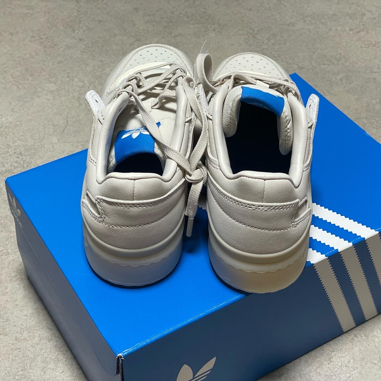 Adidas Forum Low Talc Sesame 착용 스타일 - 3