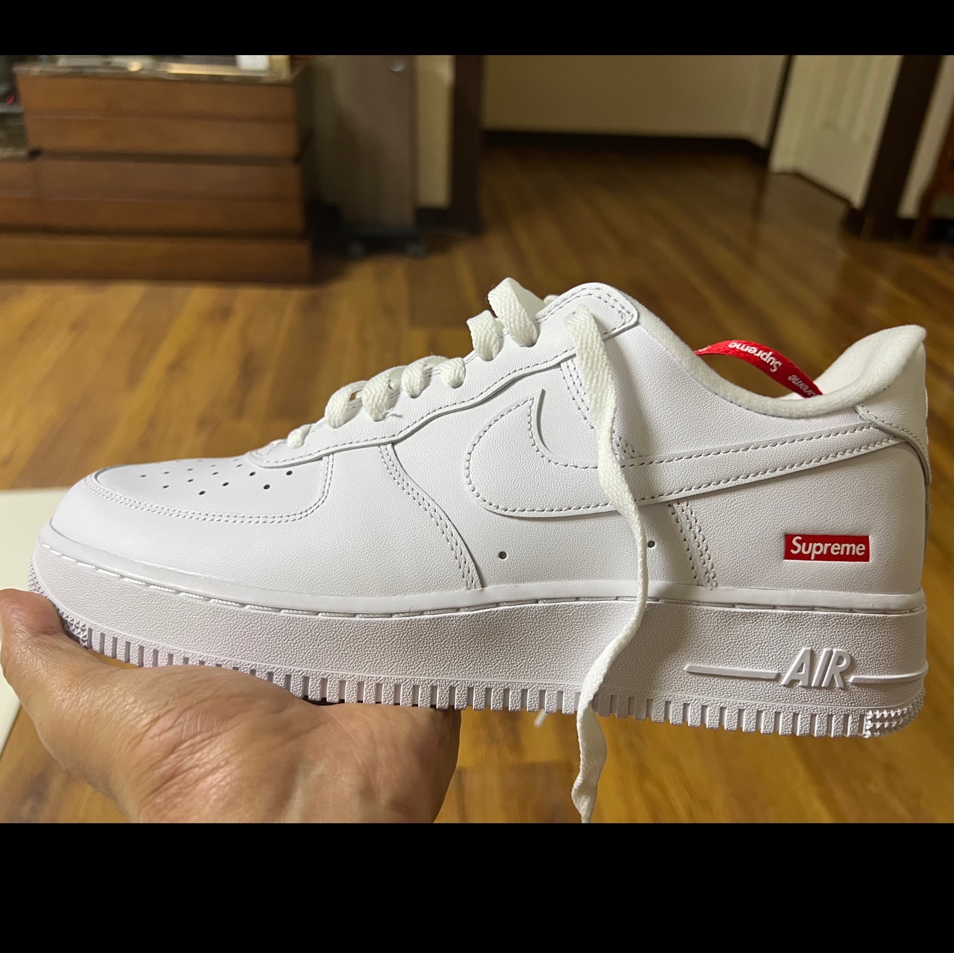 Nike x Supreme Air Force 1 Low White 착용 스타일 - 1