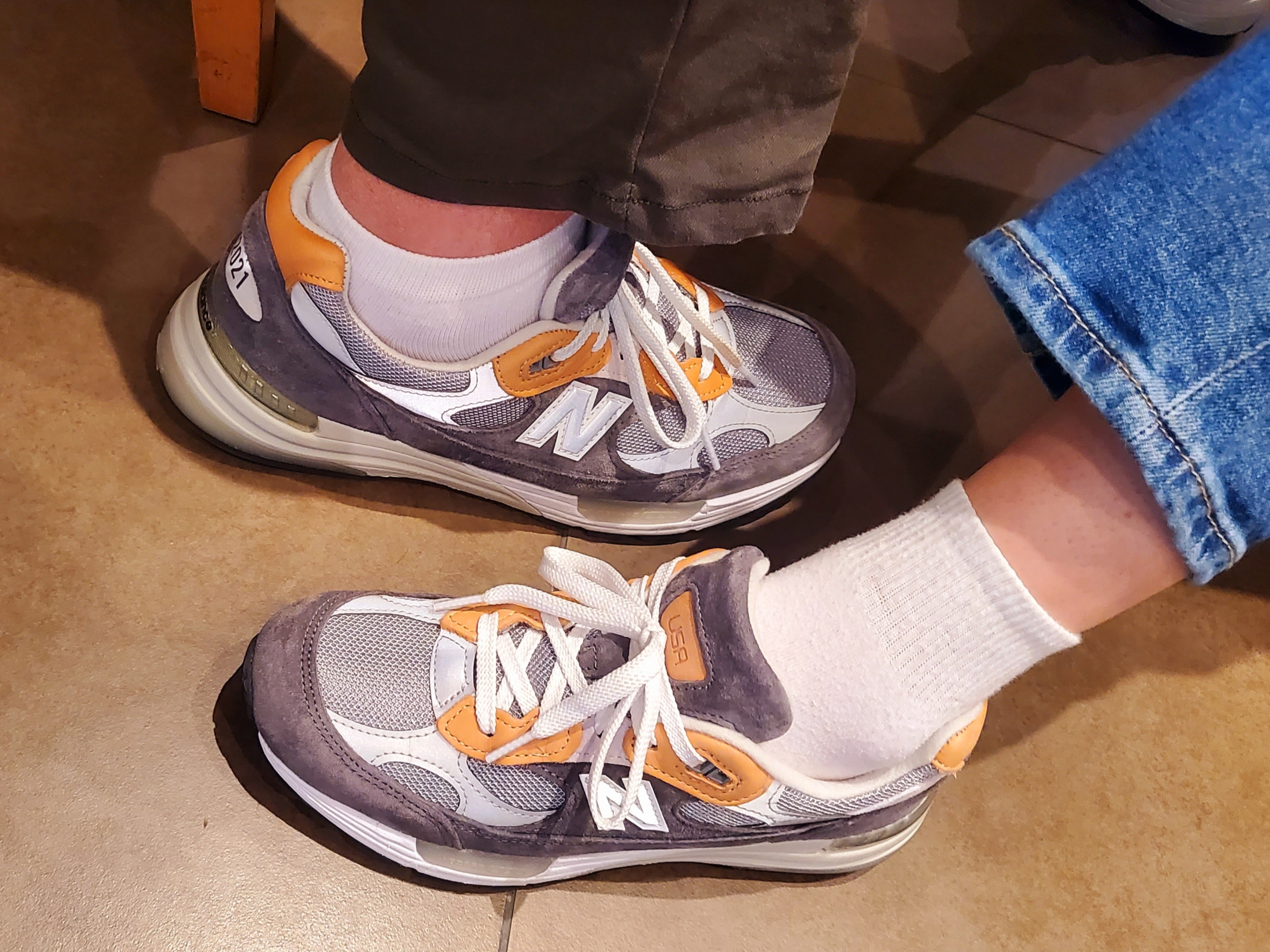 New Balance x Todd Snyder 992 Made in USA 10th Anniversary Grey Tan 착용 스타일