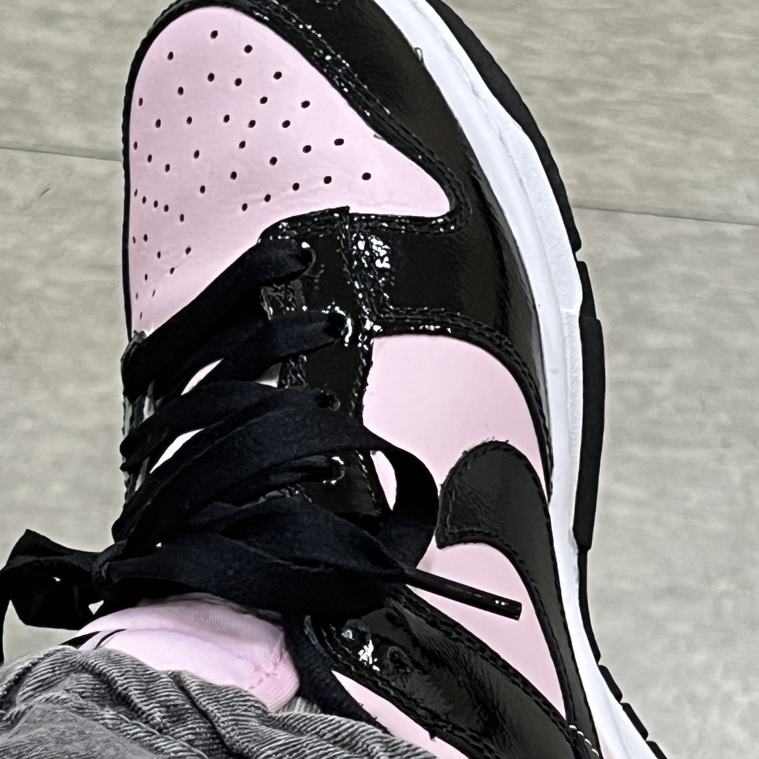 (W) Nike Dunk Low Essential Pink Foam Black 착용 스타일 - 4