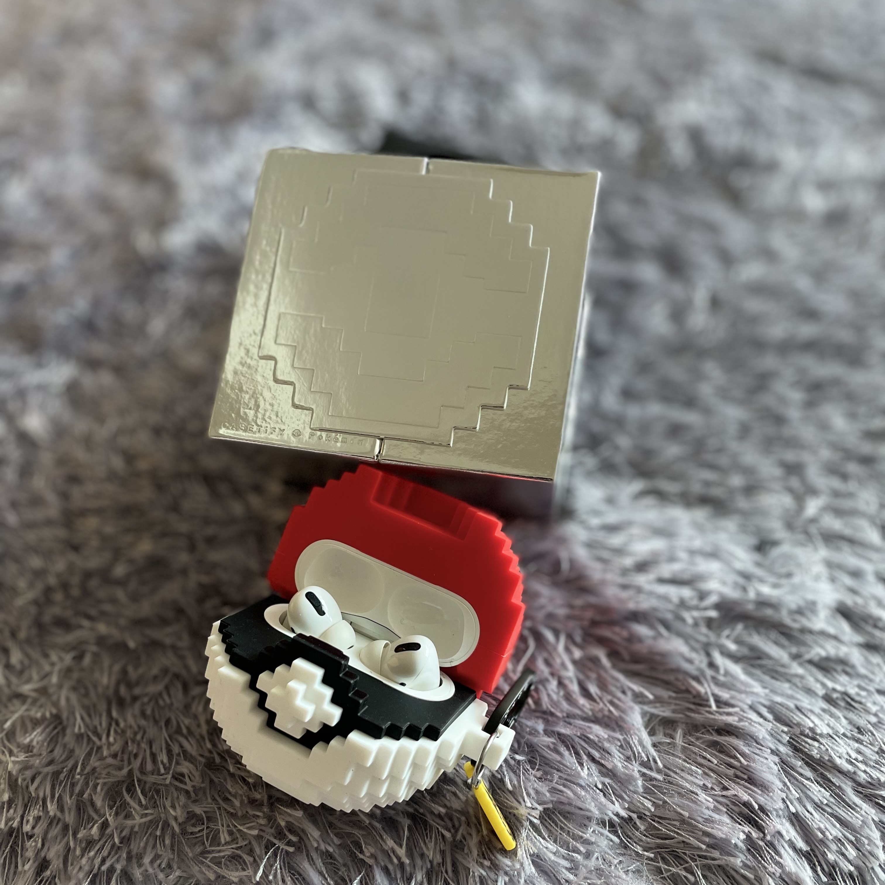 Casetify x Pokemon Pixel Poke Ball 3D AirPods Pro Case 착용 스타일