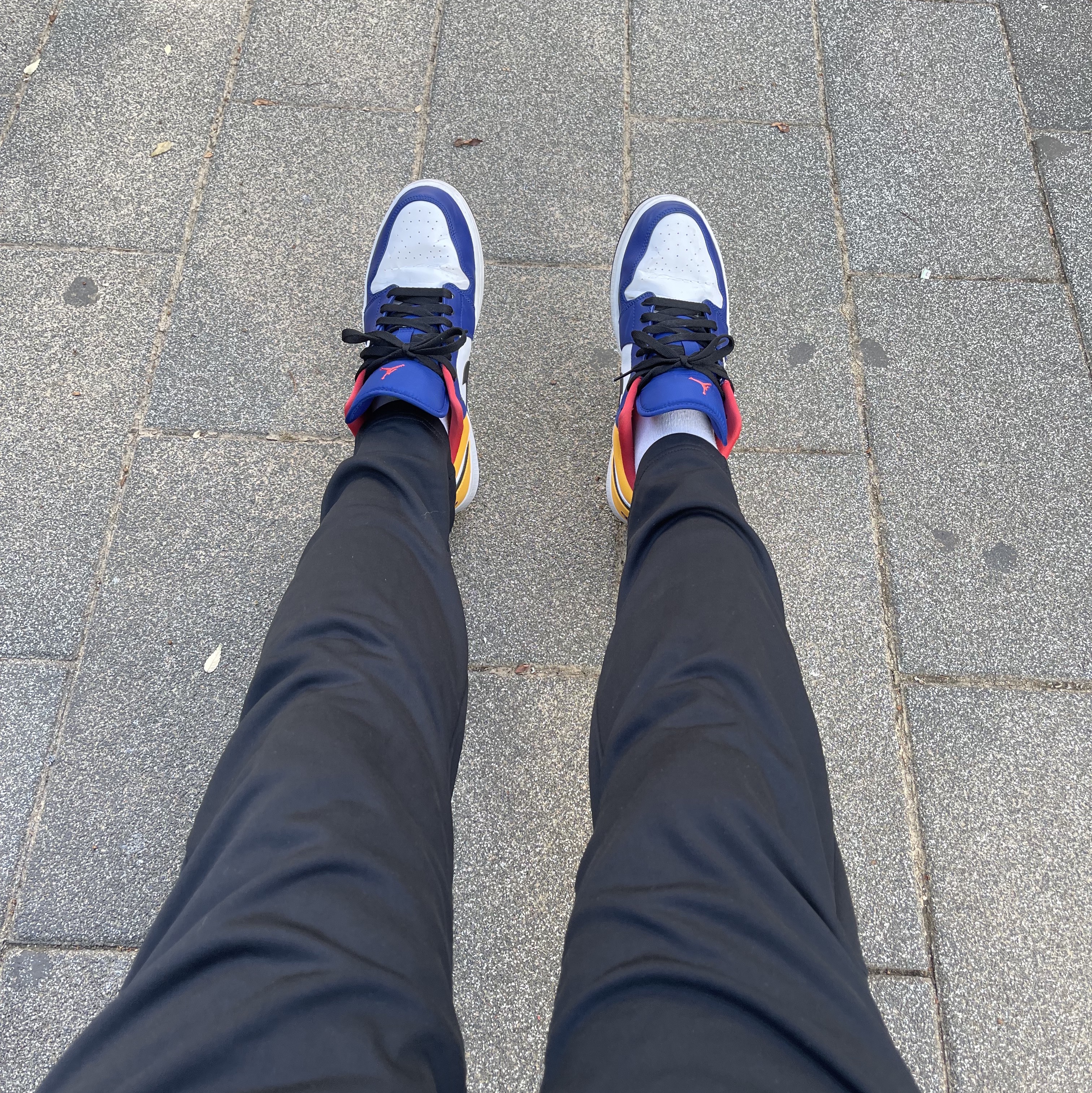 Jordan 1 Low Royal Yellow 착용 스타일 - 1