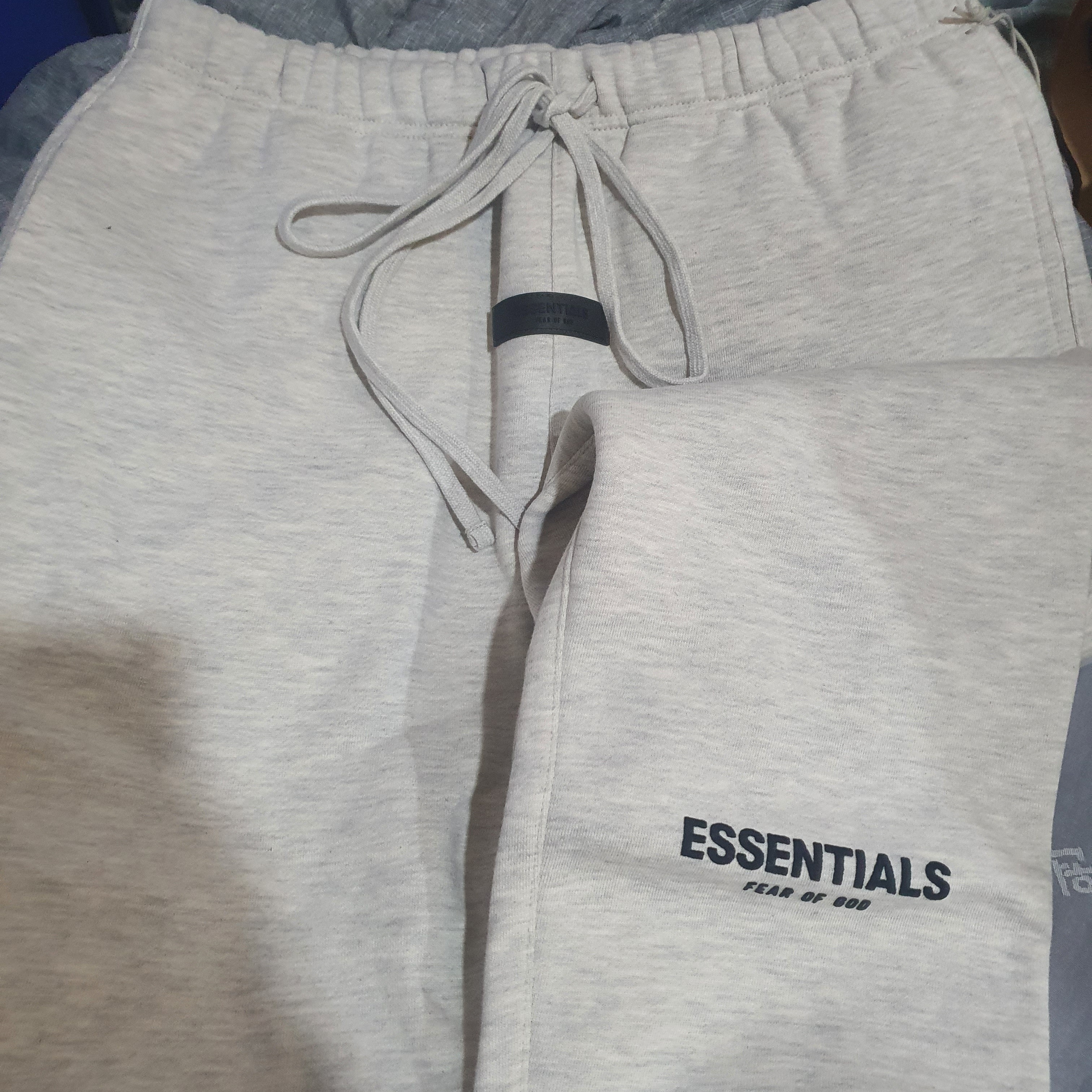 Essentials The Core Collection Sweatpants Light Oatmeal 착용 스타일