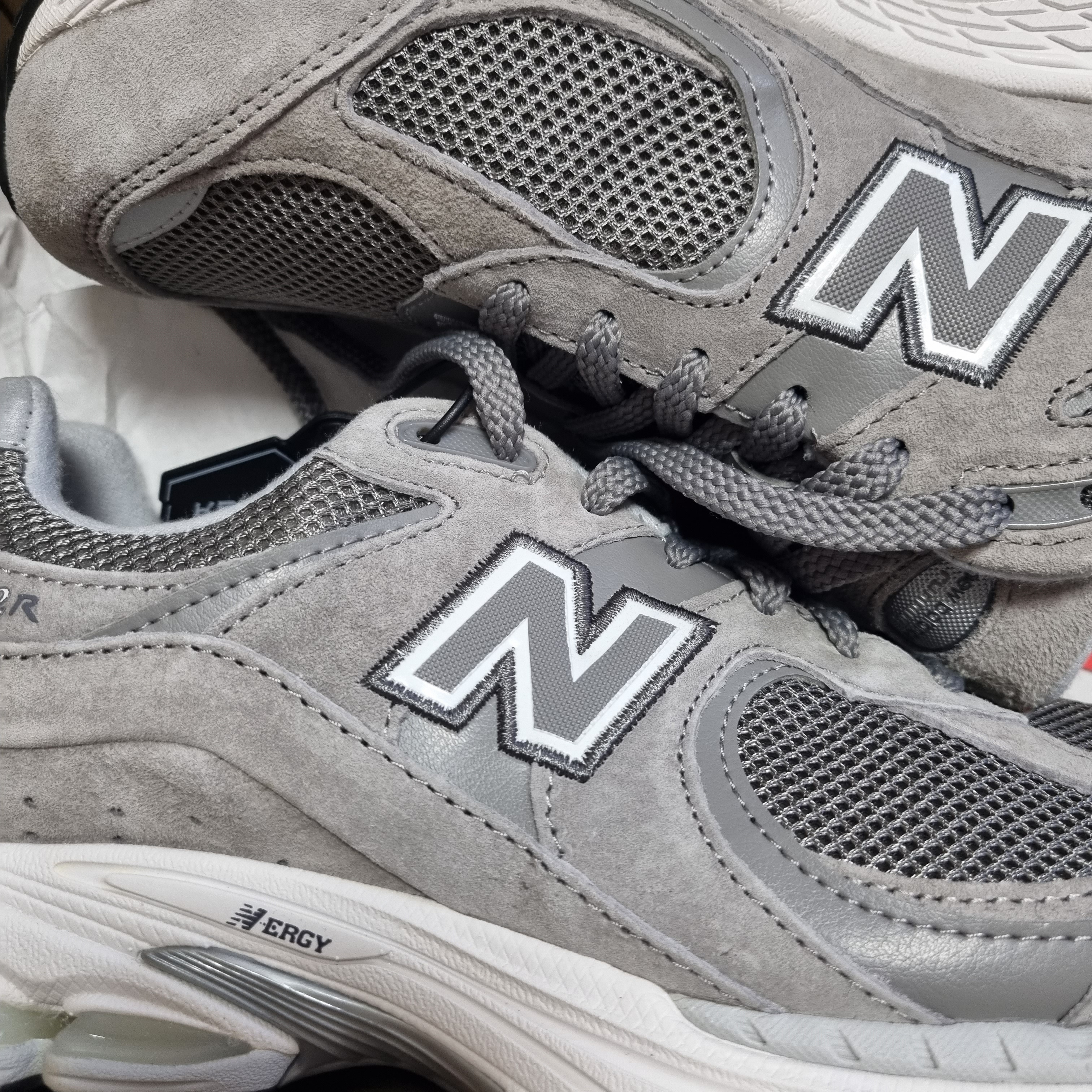 New Balance 2002R Marblehead White 착용 스타일