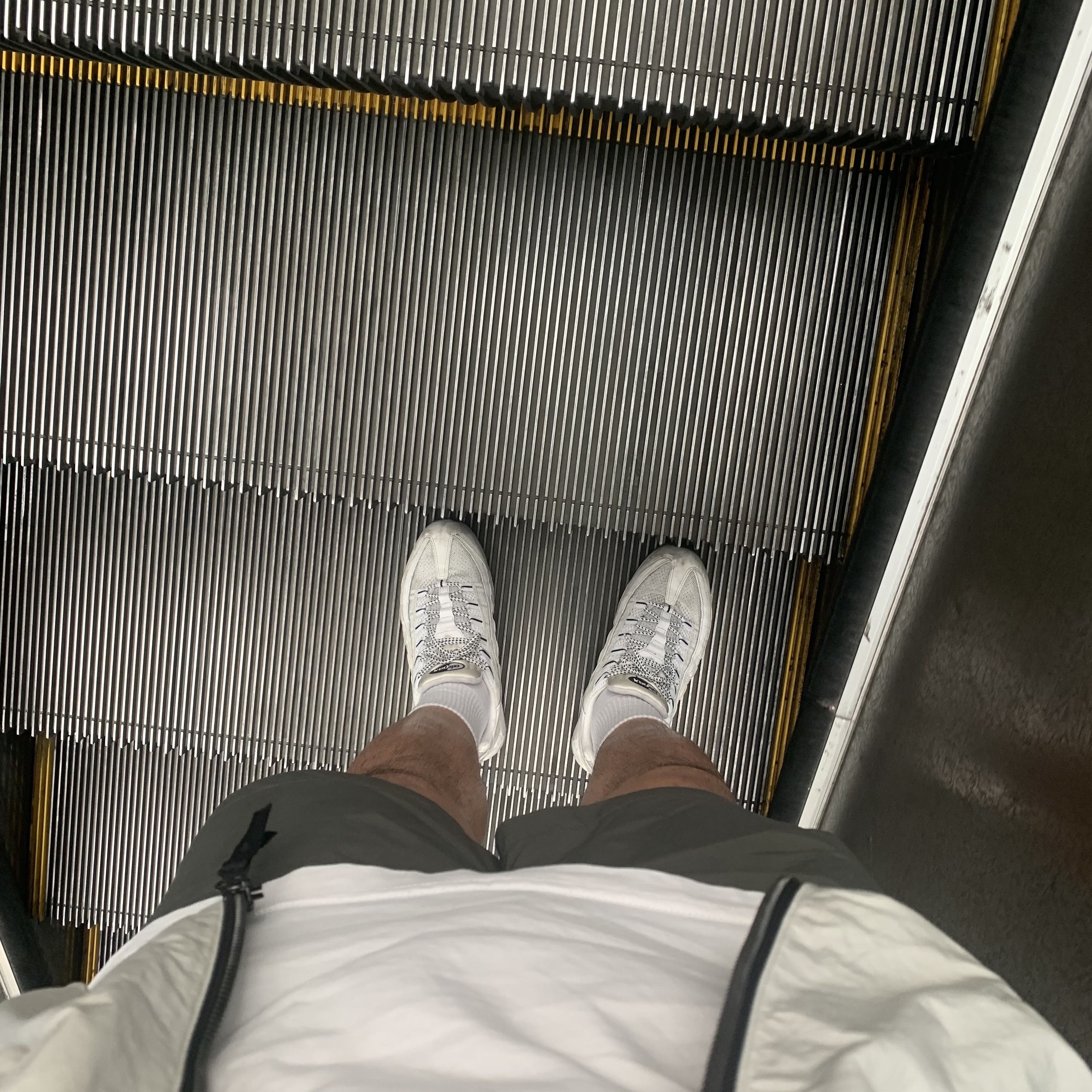 Nike Air Max 95 Essential Triple White 착용 스타일