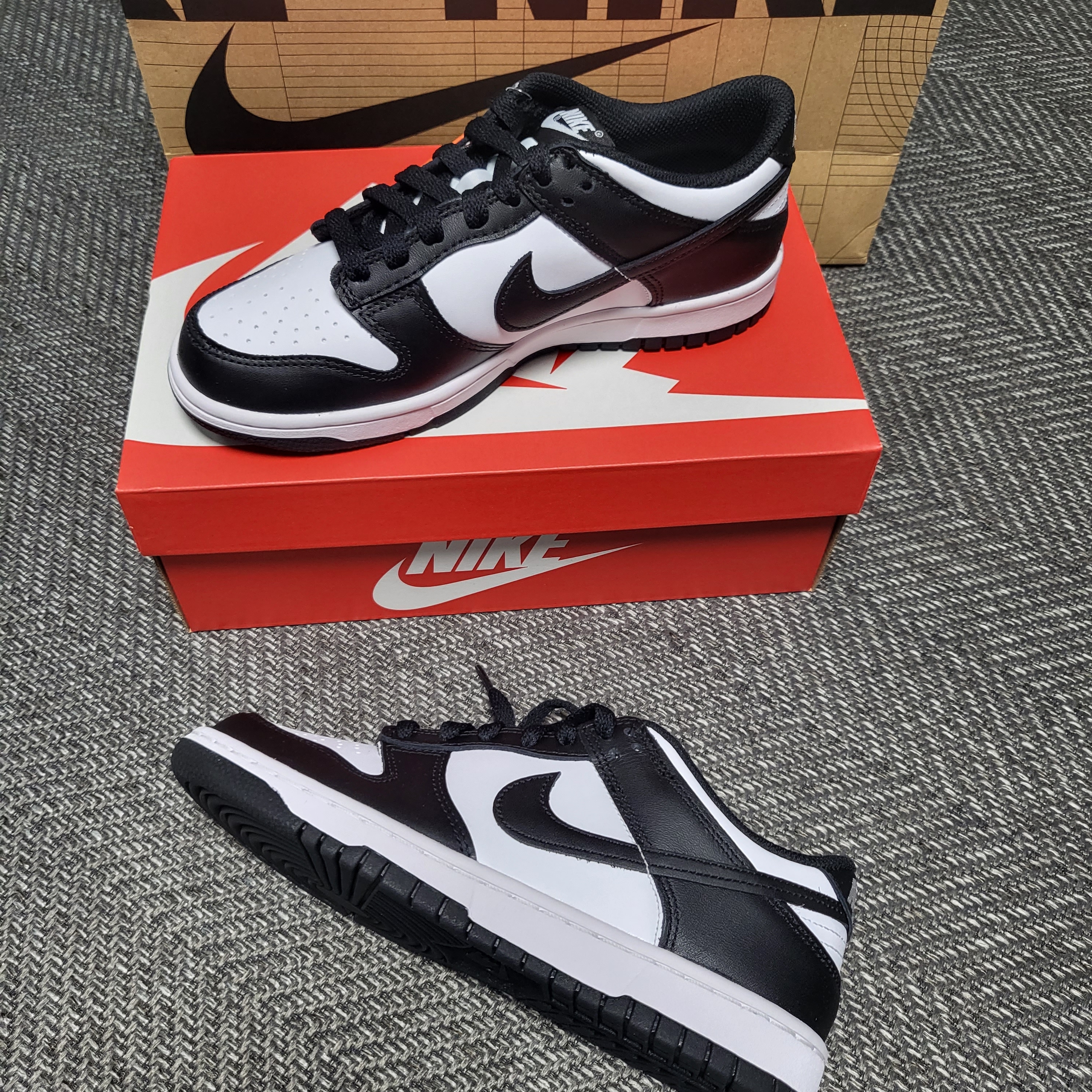(GS) Nike Dunk Low Black 착용 스타일