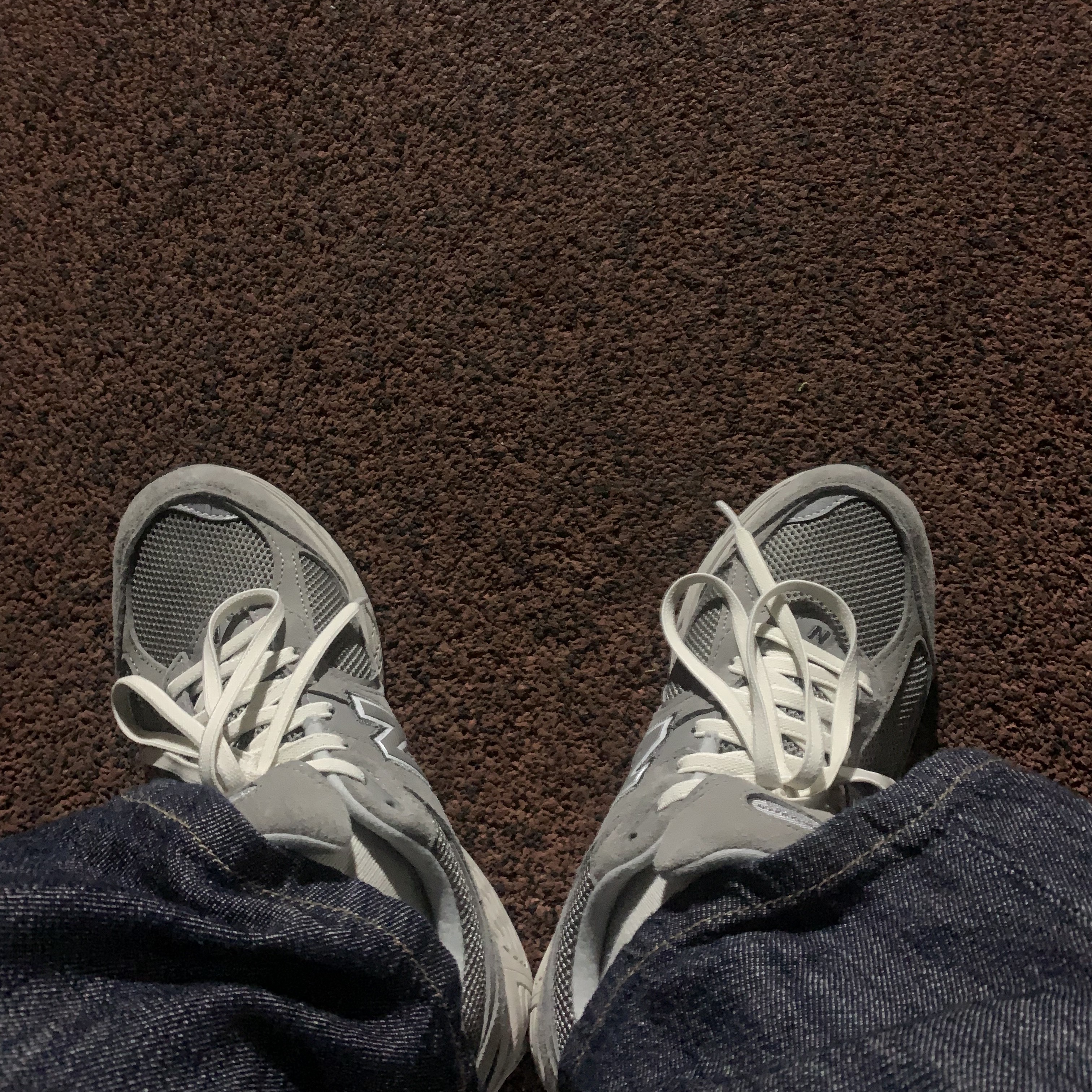 New Balance 2002R Grey 착용 스타일