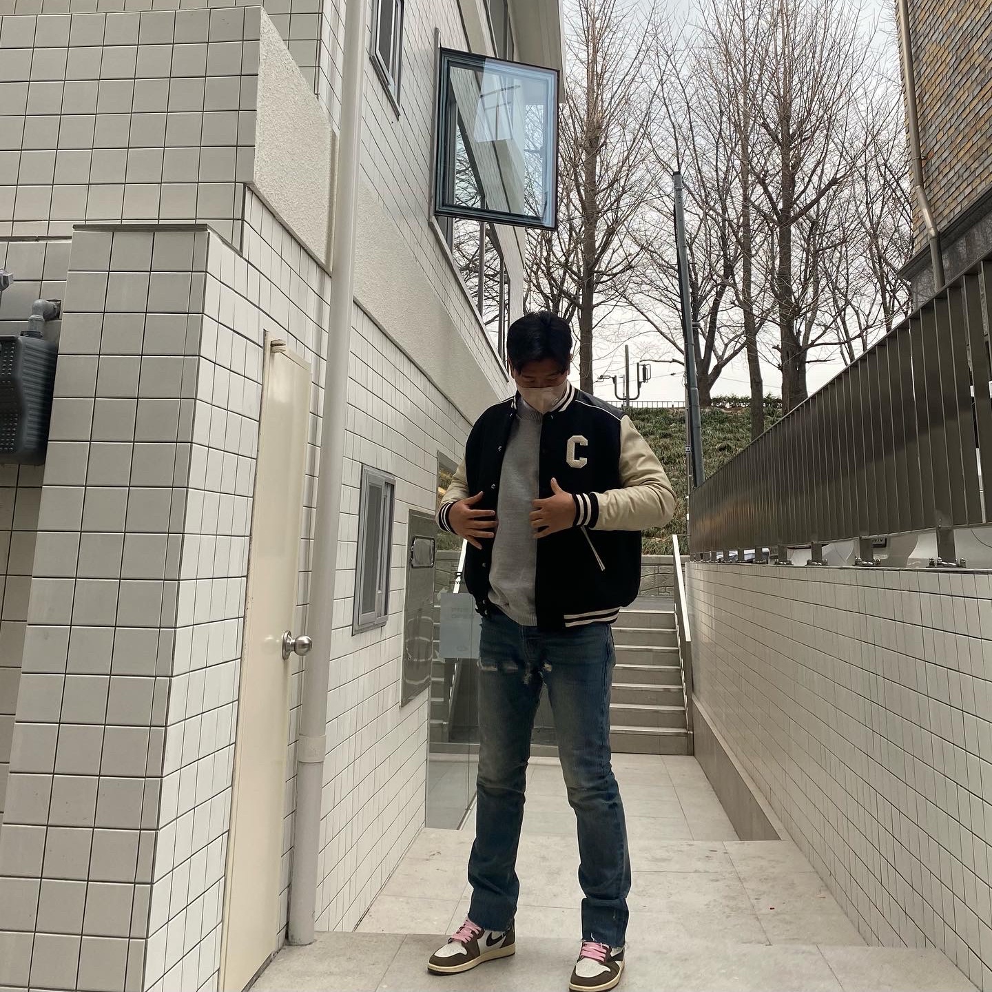 Celine Classic Teddy Jacket in Textured Wool Black, Jordan 1 x Travis Scott Retro High OG SP Mocha 착용 스타일 - 1