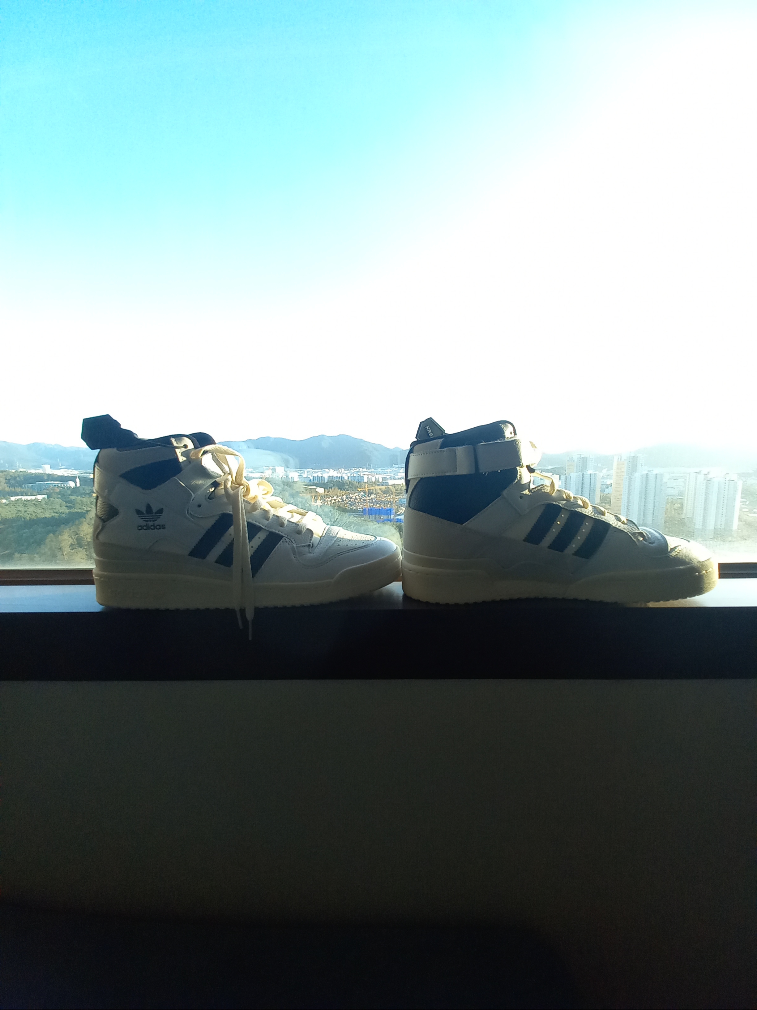 Adidas Forum 84 High Cloud White 착용 스타일 - 2