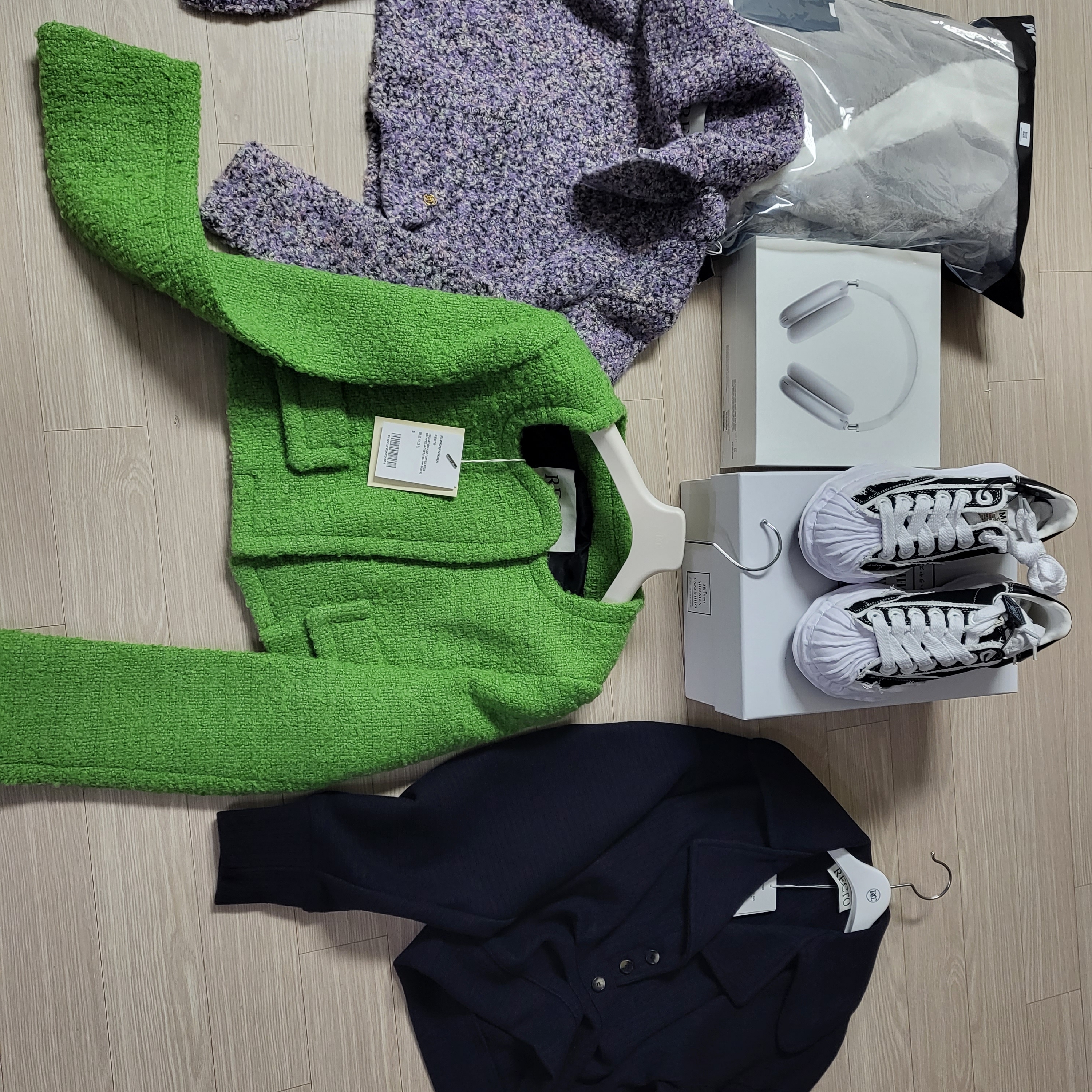 Maison Mihara Yasuhiro Blakey OG Sole OH Canvas Low-top Sneakers Black, Apple AirPods Max Lightning Silver (Korean Ver.) 착용 스타일 - 1