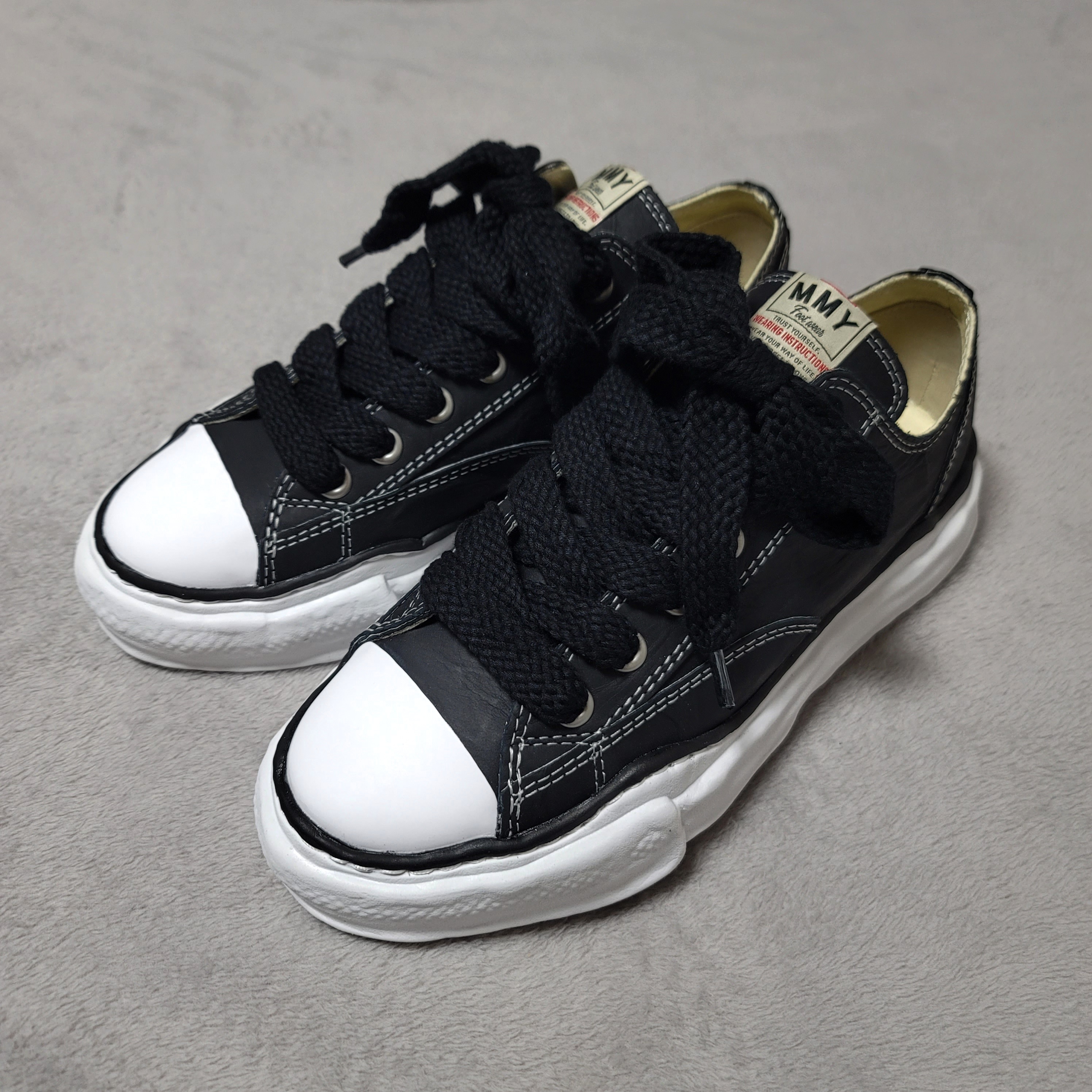 Maison Mihara Yasuhiro Peterson OG Sole PL Leather Low-top Sneakers Black 착용 스타일 - 2