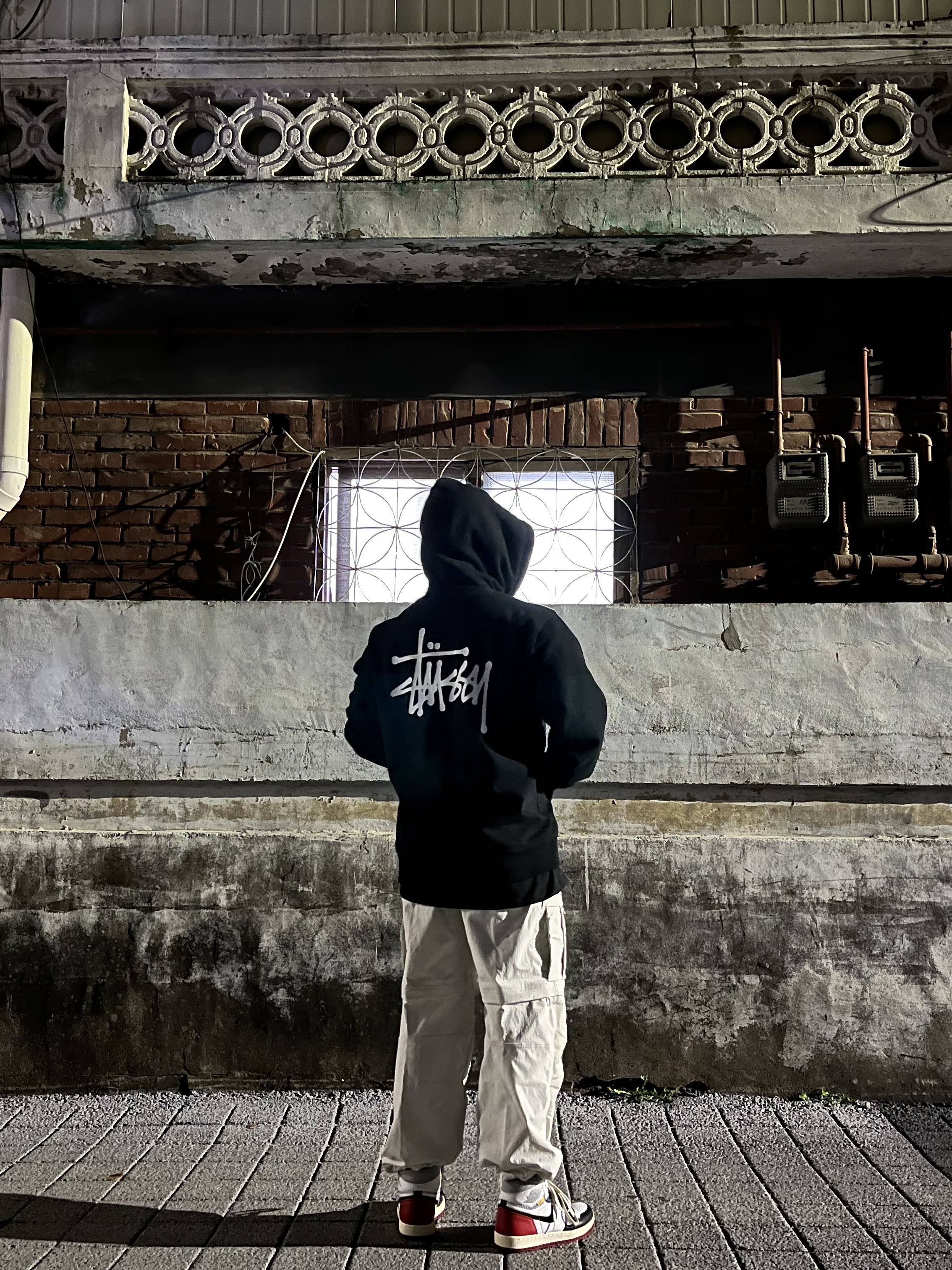 Stussy Basic Stussy Zip Hoodie Black 2022, Nike ACG Smith Summit Cargo Pants Light Bone - Asia 착용 스타일 - 1