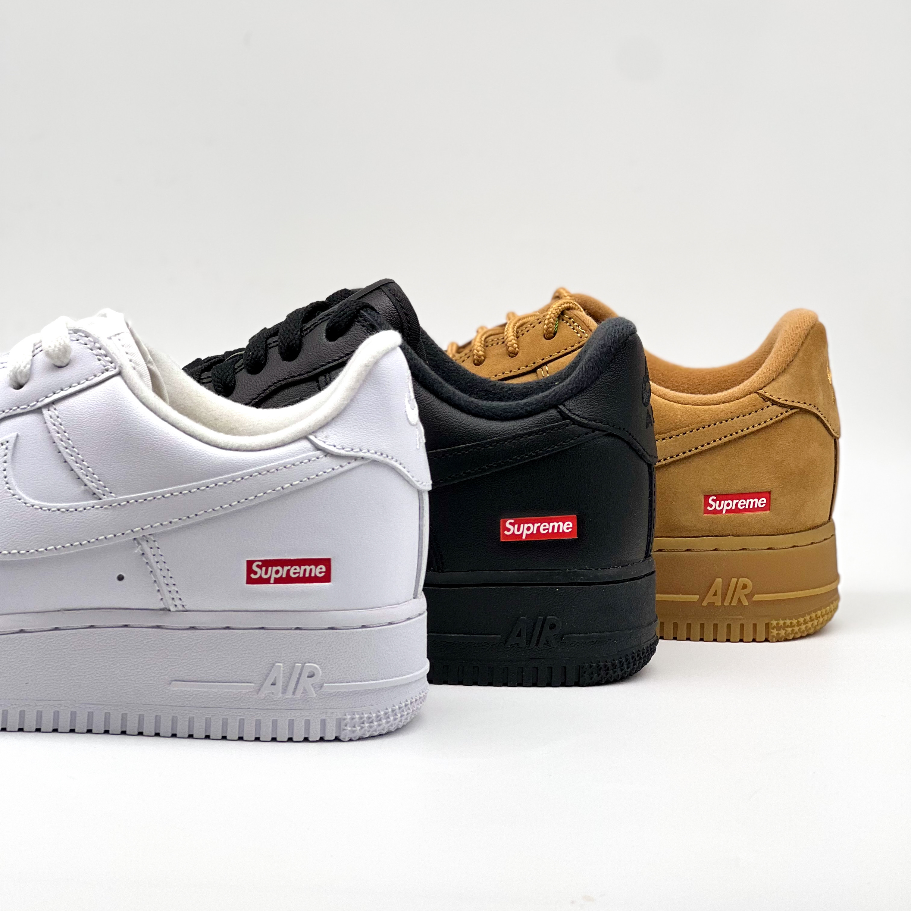 Nike x Supreme Air Force 1 Low White, Nike x Supreme Air Force 1 Low Black 착용 스타일