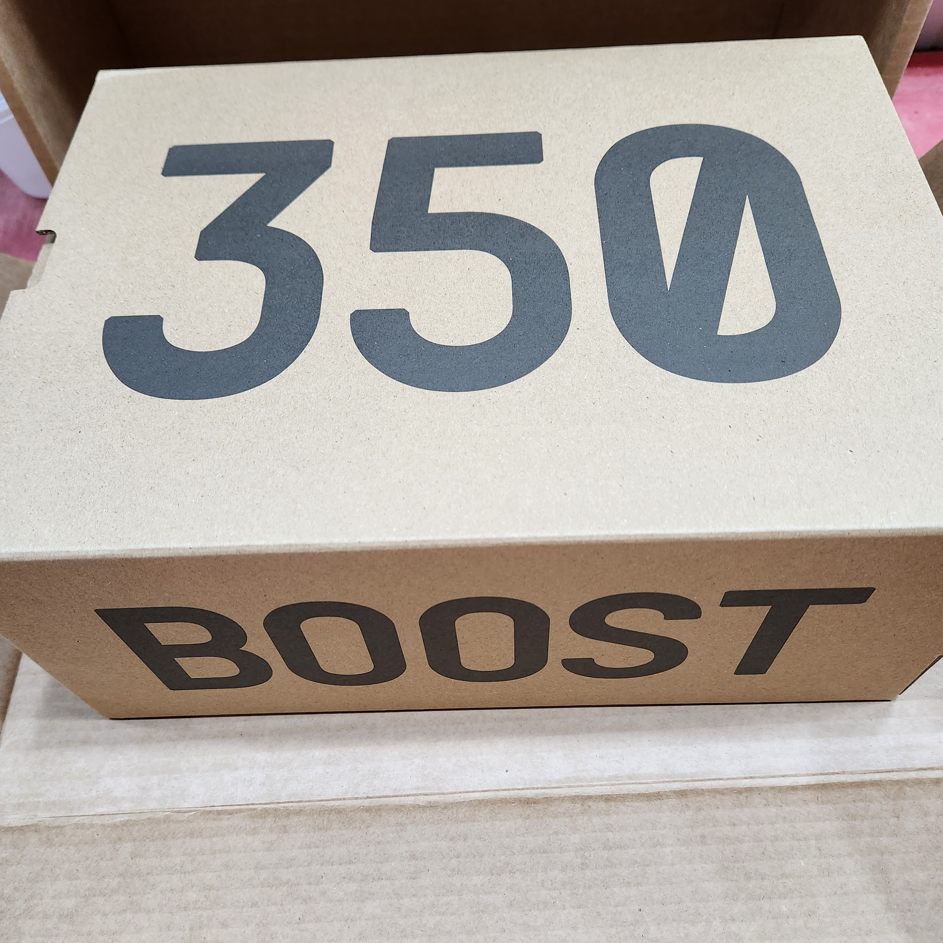 Adidas Yeezy Boost 350 V2 Bone 착용 스타일 - 2