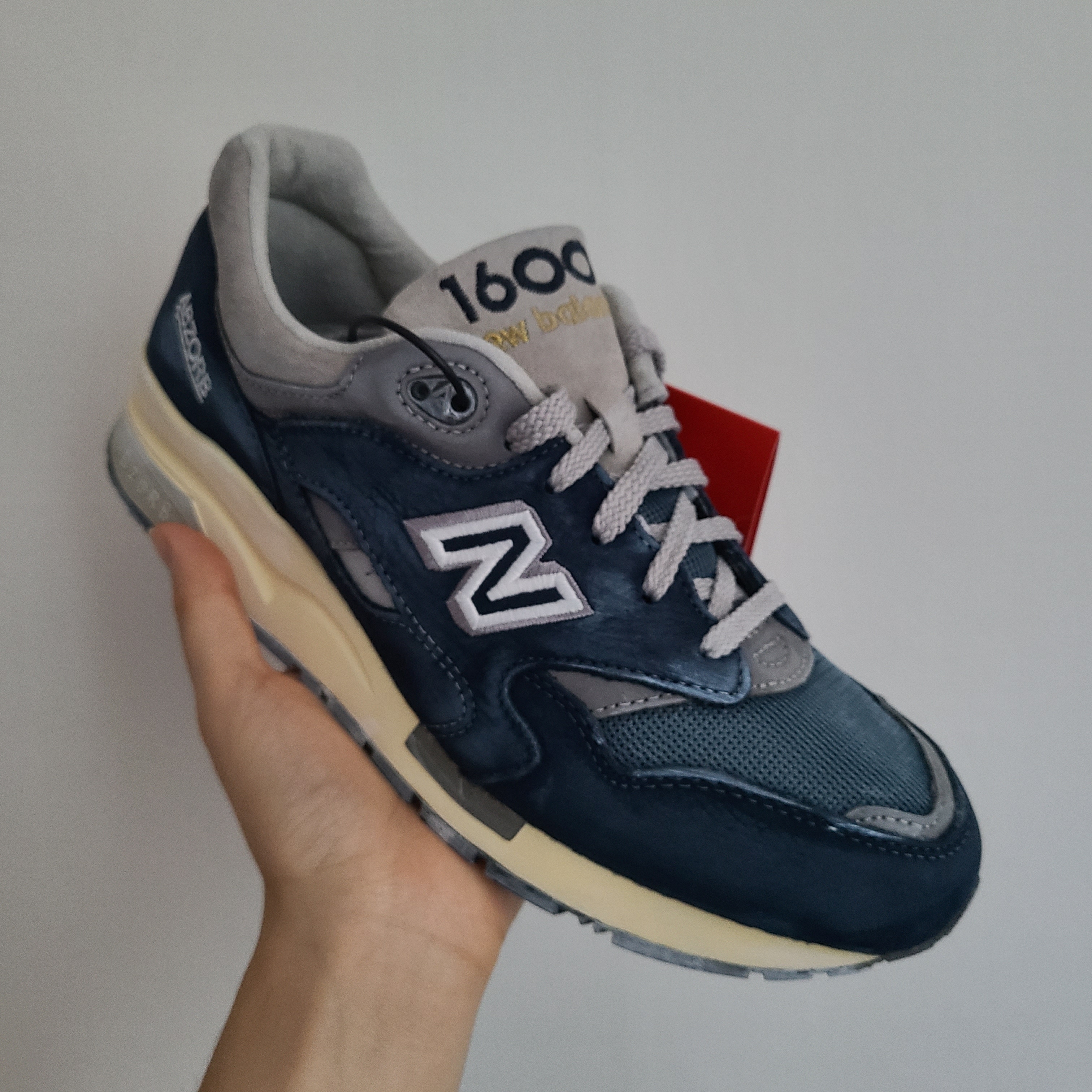 New Balance 1600 Premium Vintage Navy 착용 스타일