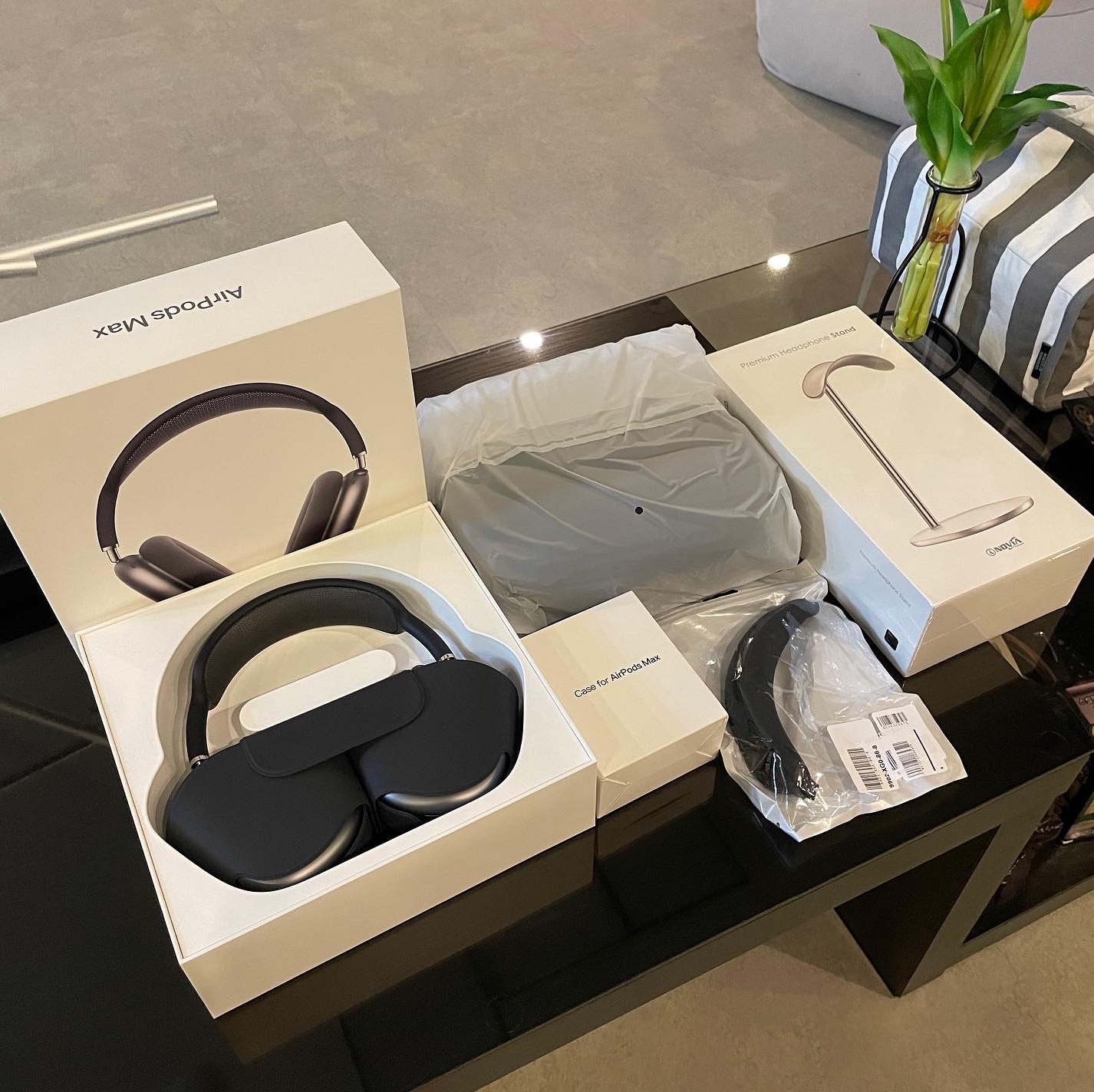Apple AirPods Max Lightning Space Gray (Korean Ver.), IAB Studio Zip-Up Hoodie Gray - 22FW 착용 스타일 - 2