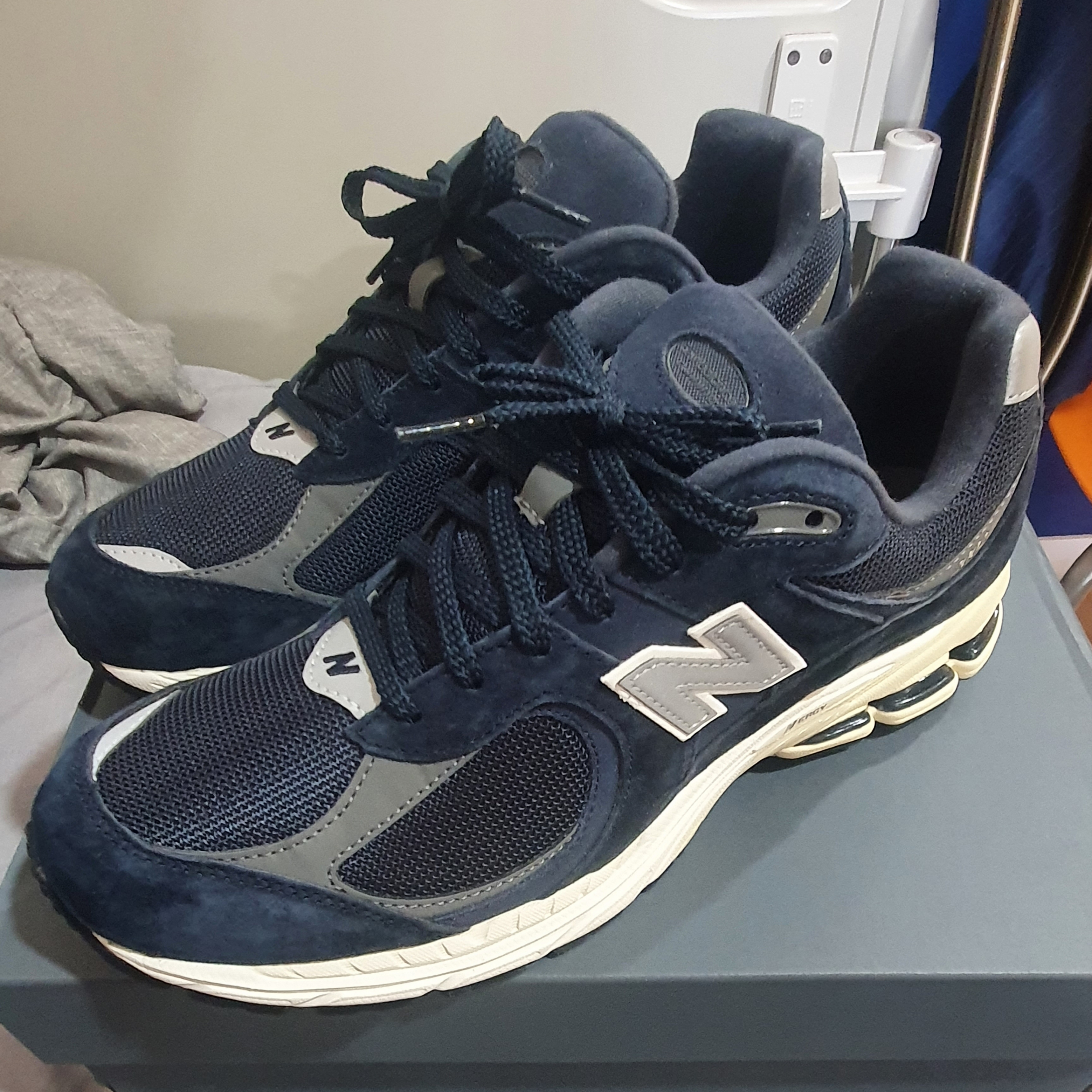 New Balance 2002R Eclipse Castlerock 착용 스타일 - 2
