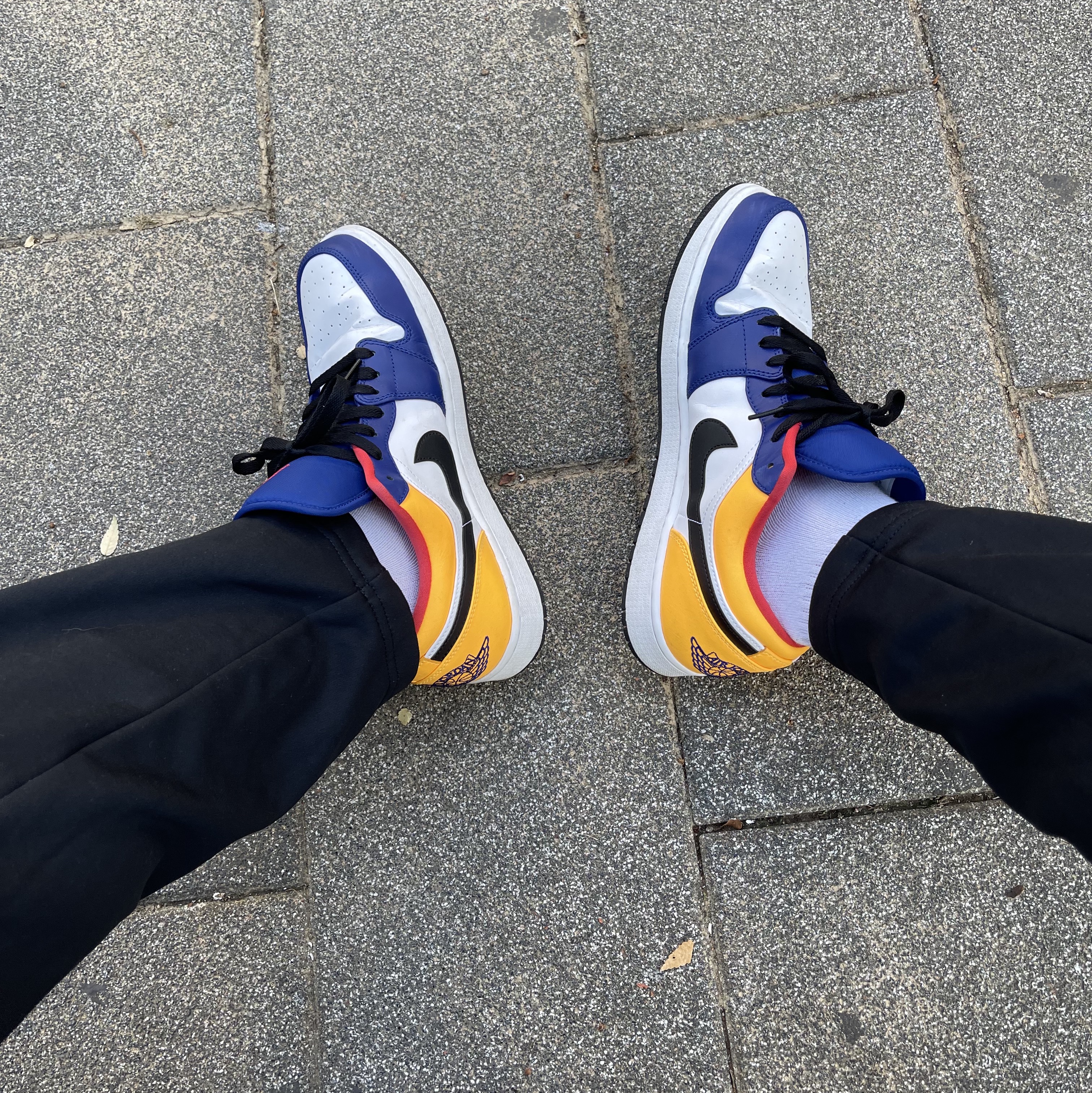 Jordan 1 Low Royal Yellow 착용 스타일 - 2