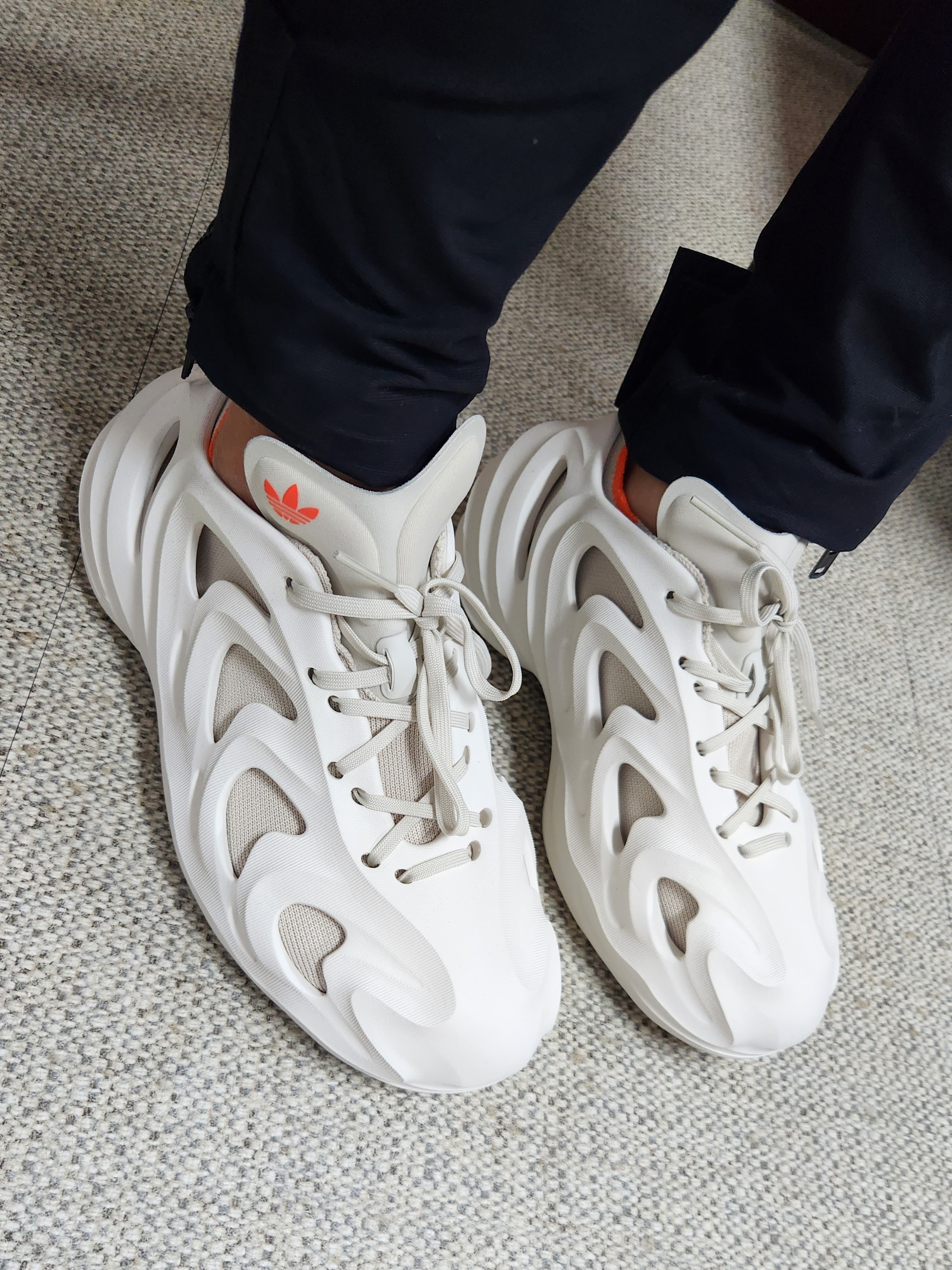 Adidas Adifom Q Off White 착용 스타일 - 2