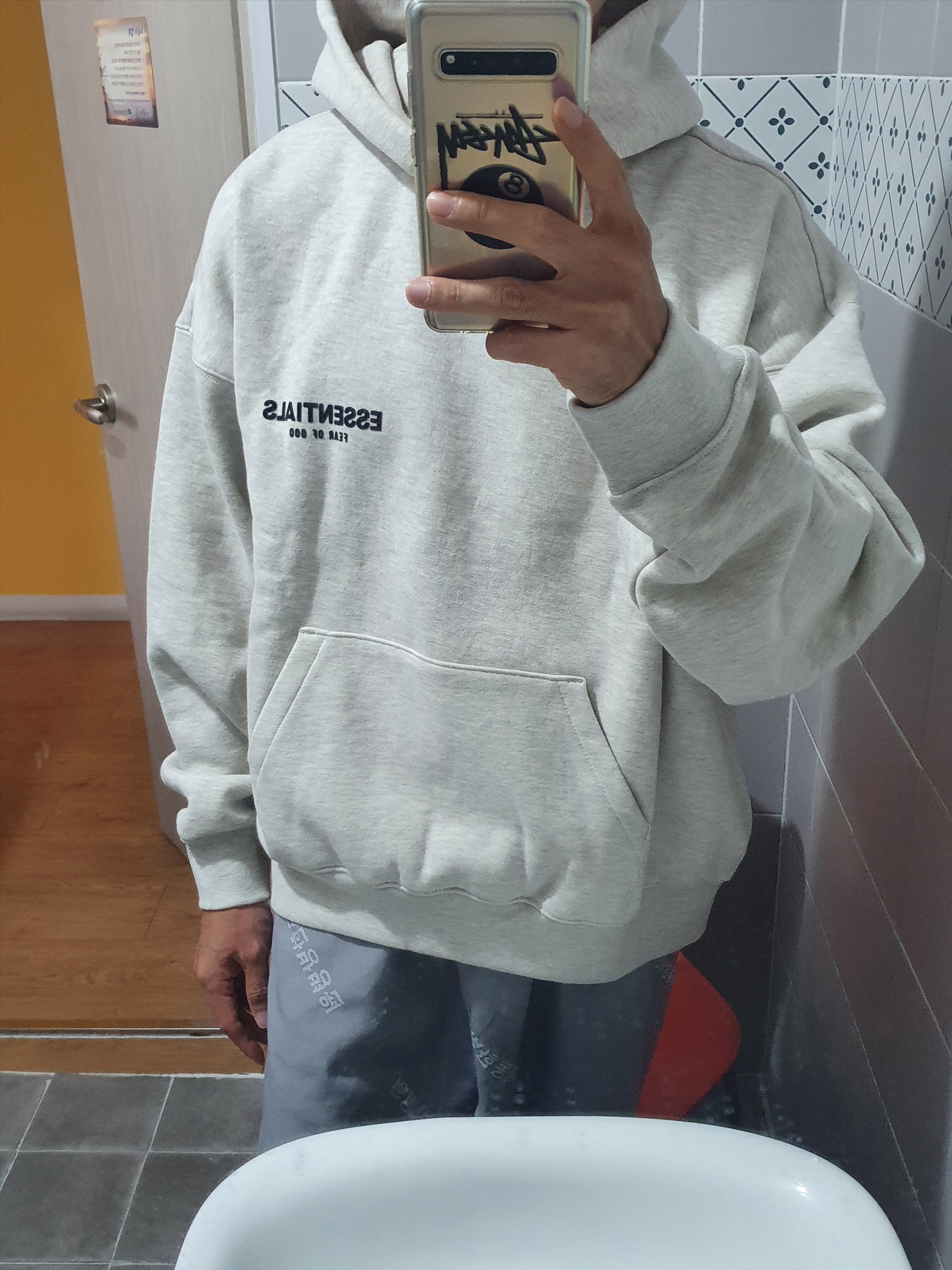 Essentials The Core Collection Hoodie Light Oatmeal 착용 스타일 - 2