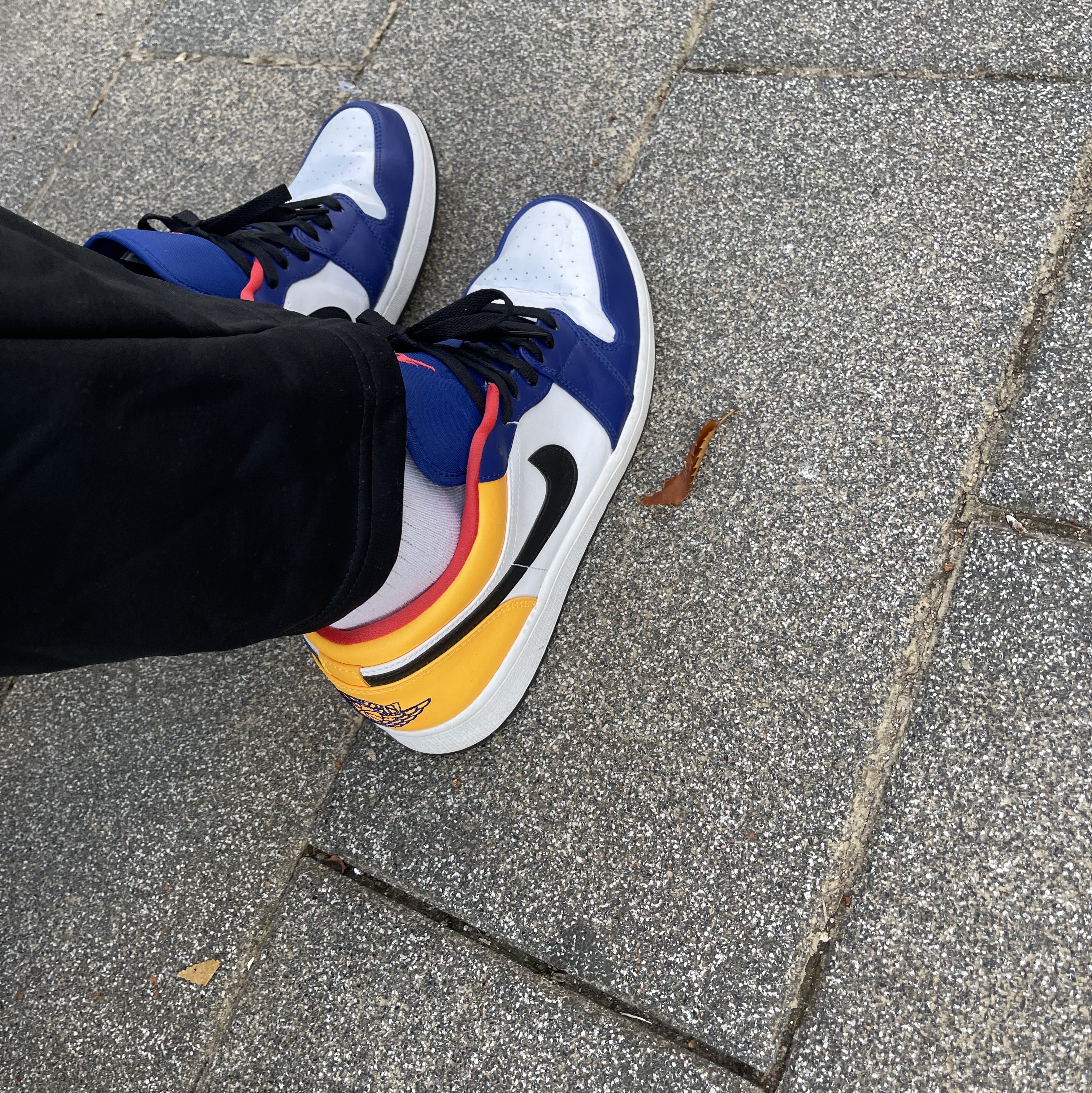 Jordan 1 Low Royal Yellow 착용 스타일 - 3