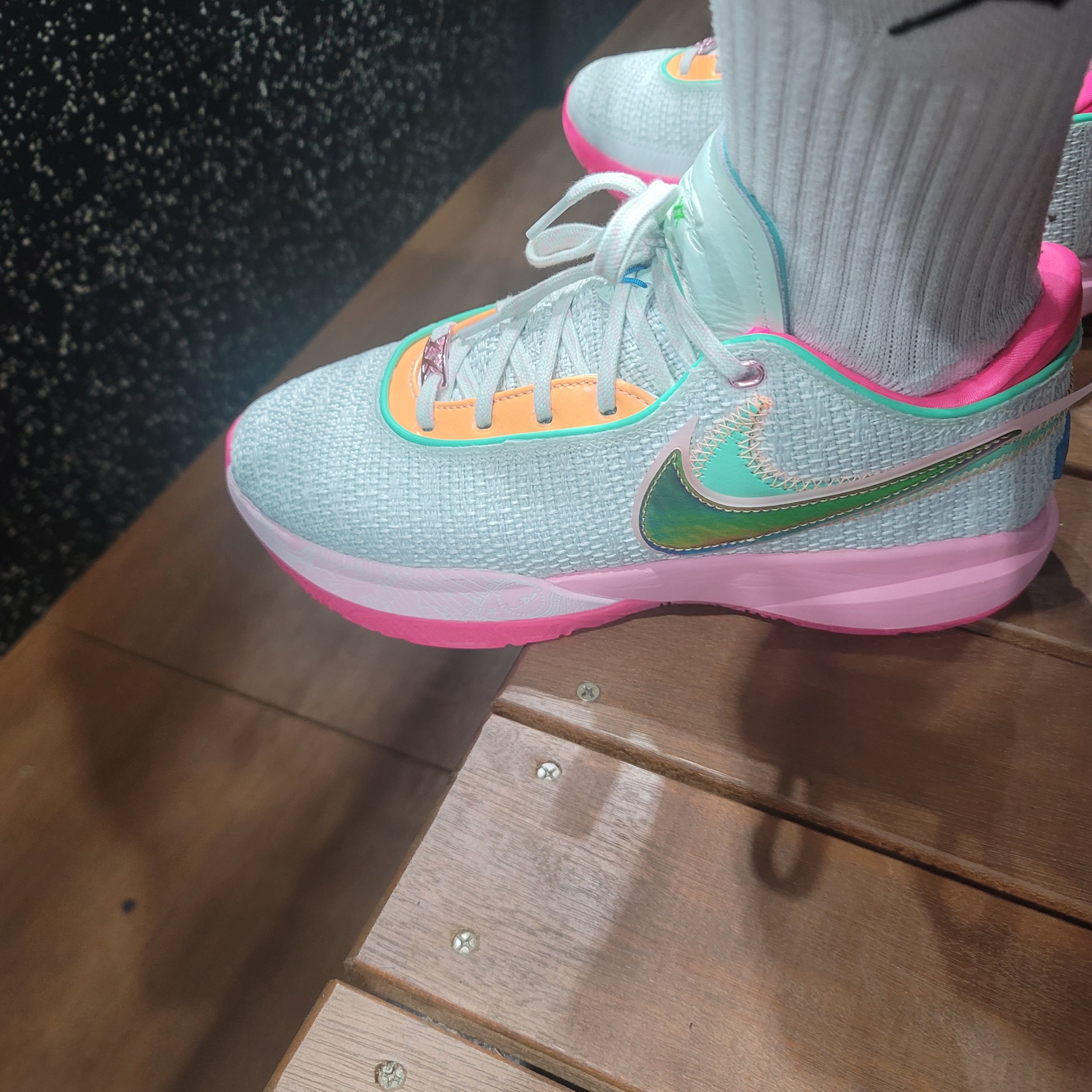 Nike LeBron XX EP Barely Green 착용 스타일 - 2